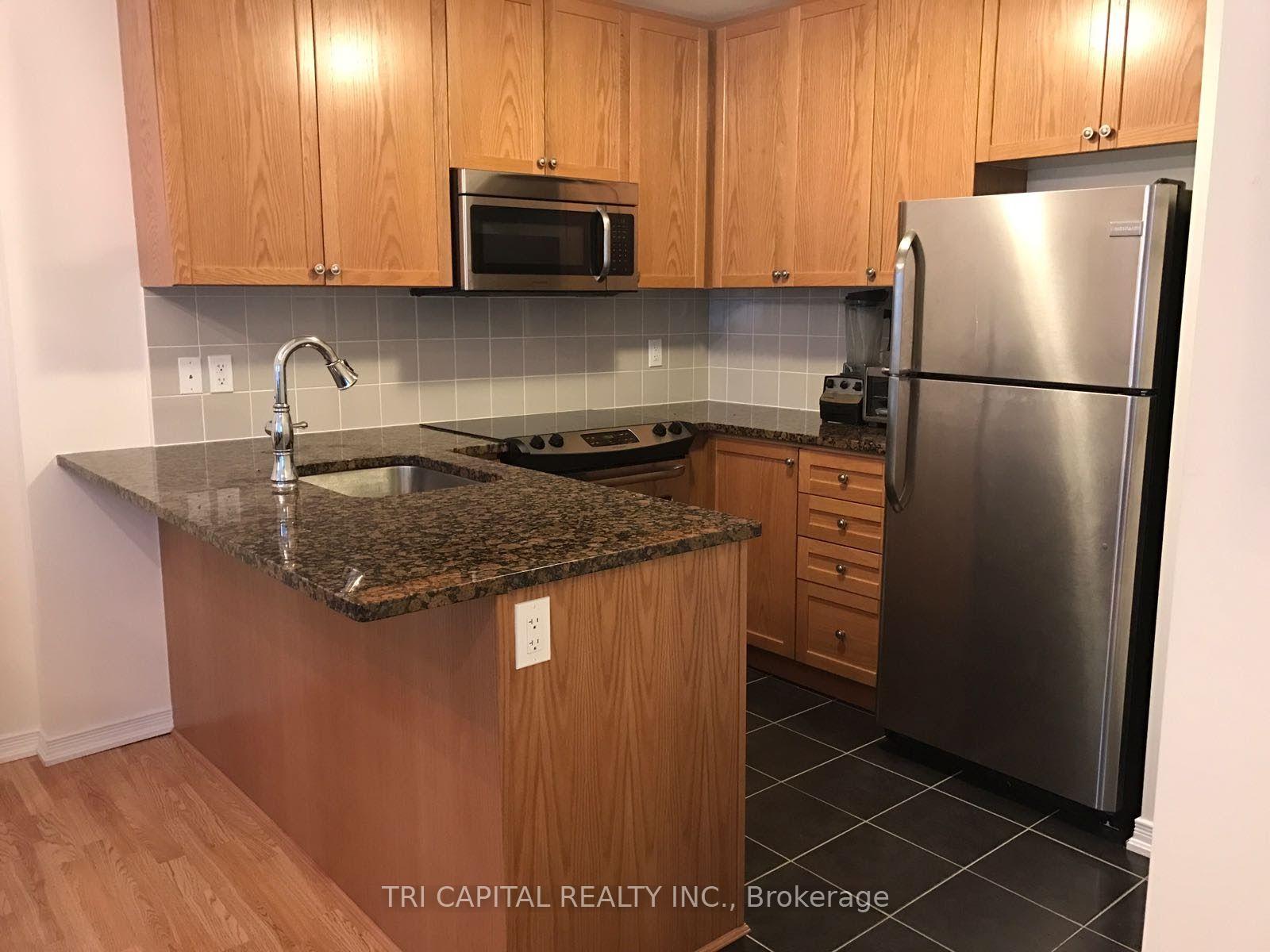 Photo 4 of 21 Coneflower Crescent, North York, Westminster-Branson — HOMEH