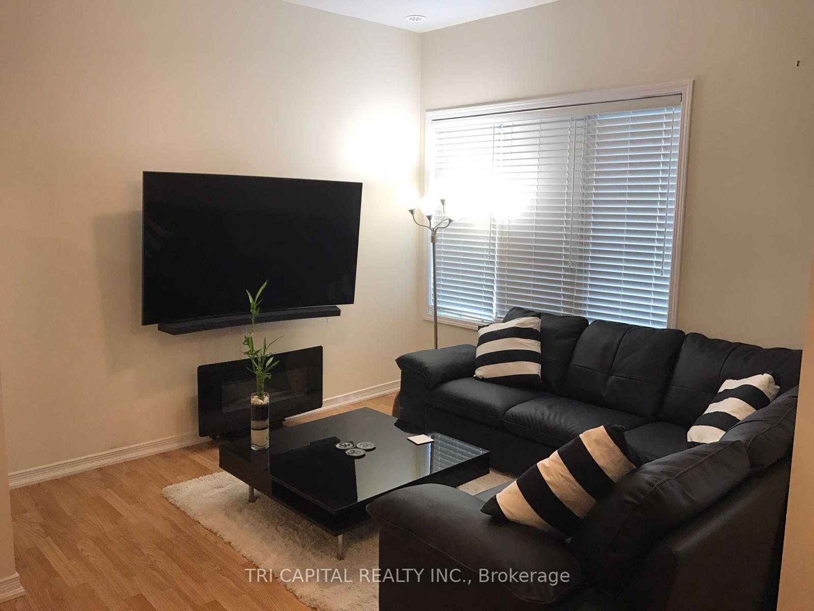 Photo 5 of 21 Coneflower Crescent, North York, Westminster-Branson — HOMEH