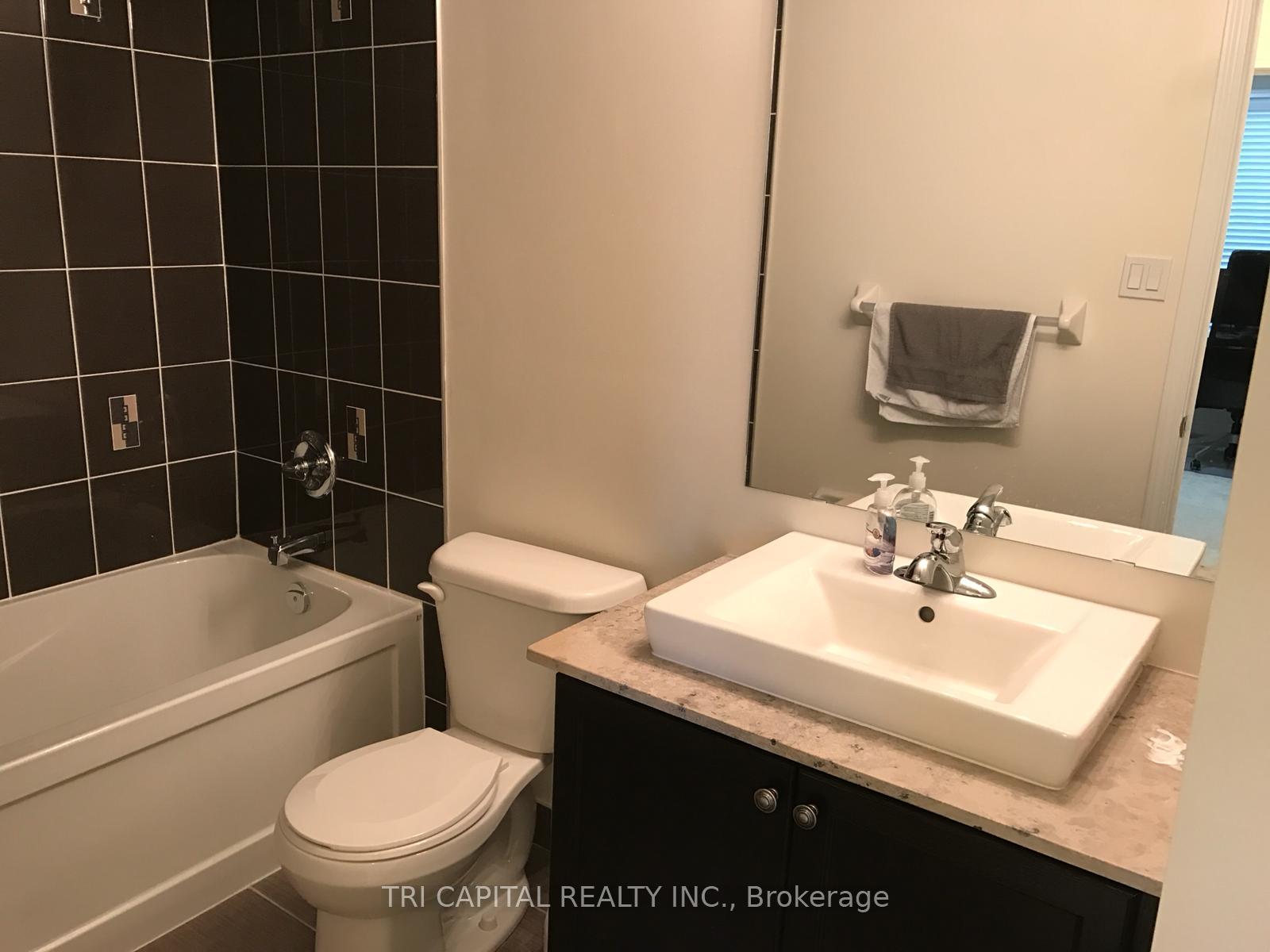 Photo 8 of 21 Coneflower Crescent, North York, Westminster-Branson — HOMEH