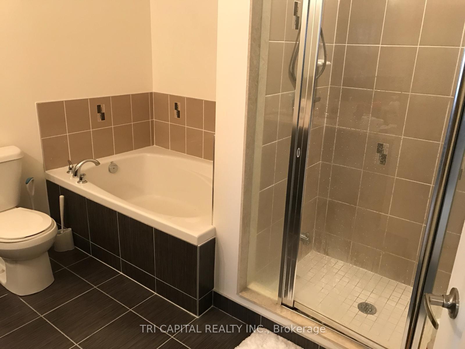 Photo 9 of 21 Coneflower Crescent, North York, Westminster-Branson — HOMEH