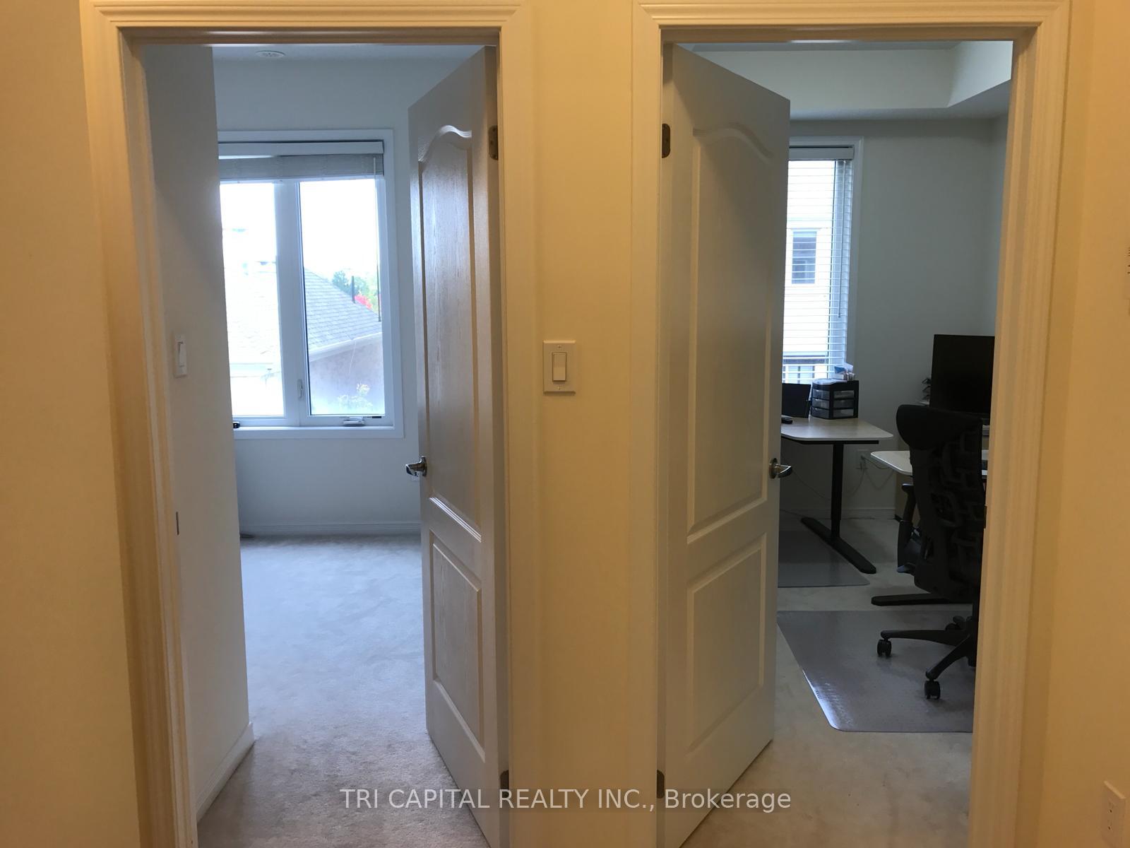 Photo 10 of 21 Coneflower Crescent, North York, Westminster-Branson — HOMEH