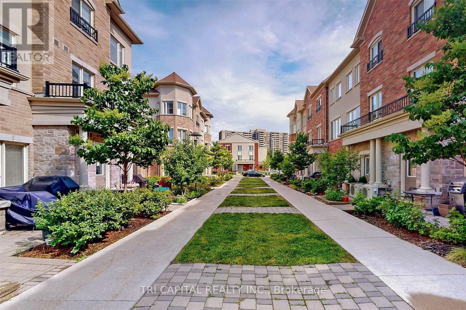 Photo 11 of 21 Coneflower Crescent, North York, Westminster-Branson — HOMEH