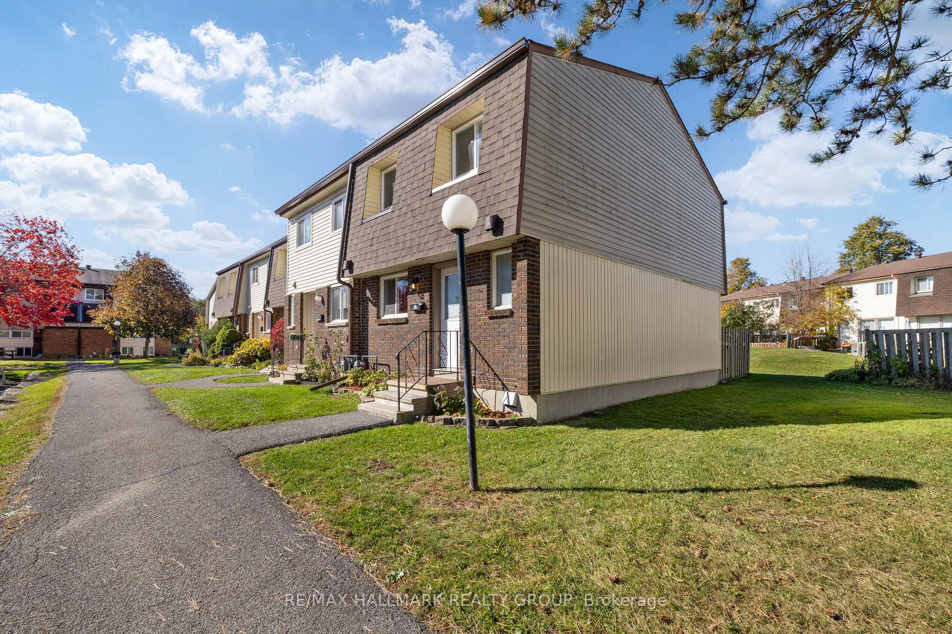 Photo 3 of 1A Forester Crescent, Ottawa, Westcliffe Estates — HOMEH