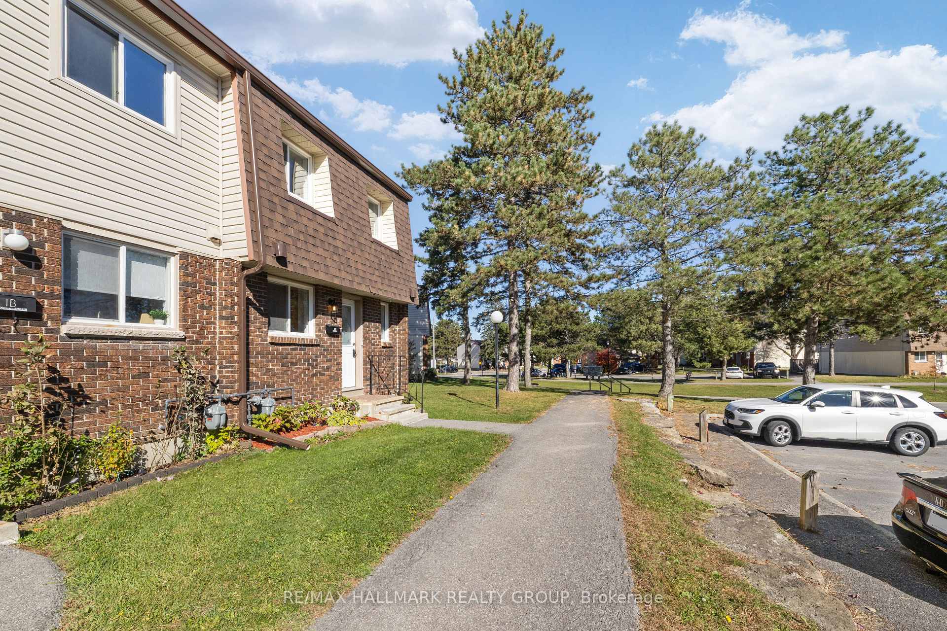 Photo 4 of 1A Forester Crescent, Ottawa, Westcliffe Estates — HOMEH