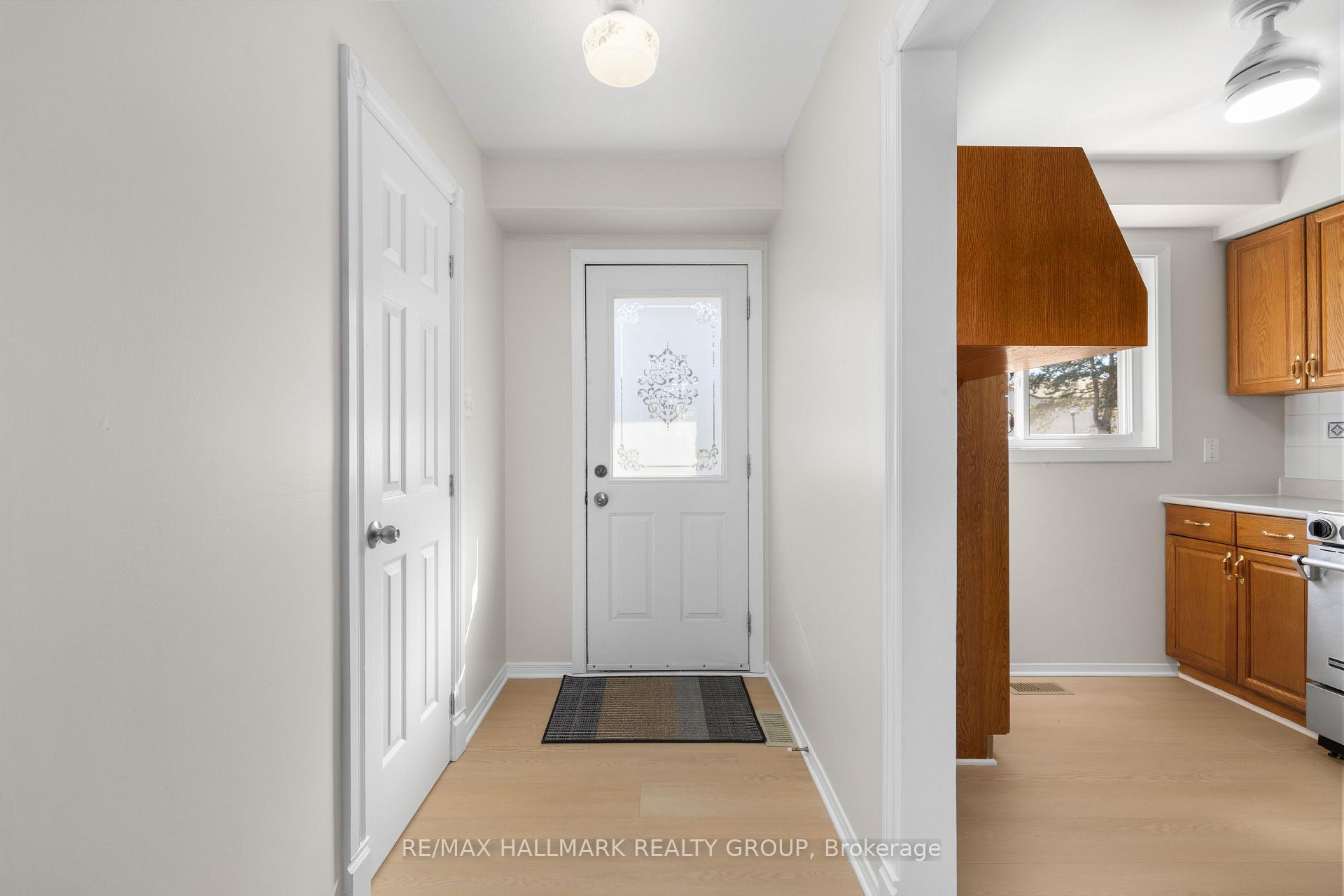 Photo 5 of 1A Forester Crescent, Ottawa, Westcliffe Estates — HOMEH