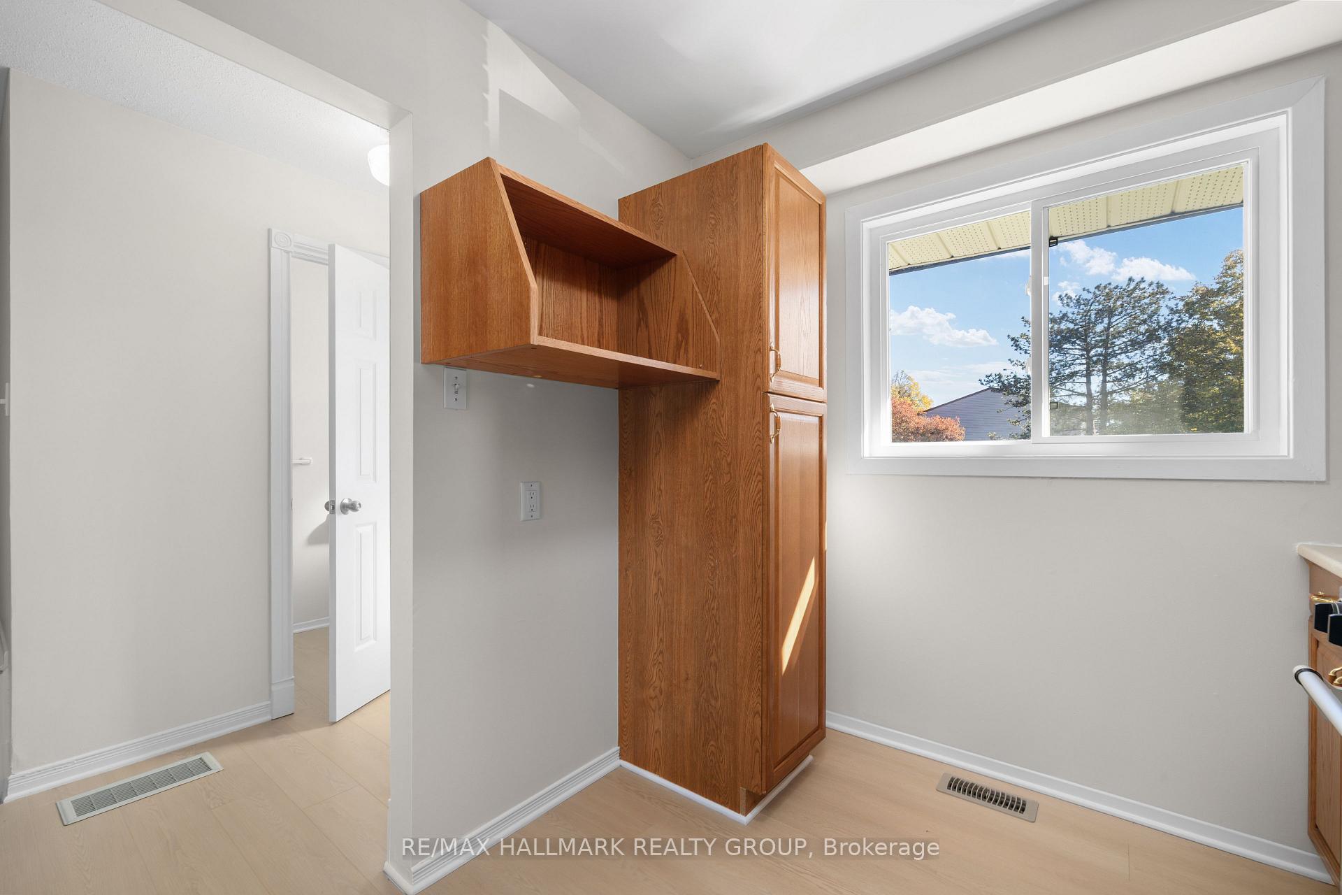 Photo 10 of 1A Forester Crescent, Ottawa, Westcliffe Estates — HOMEH