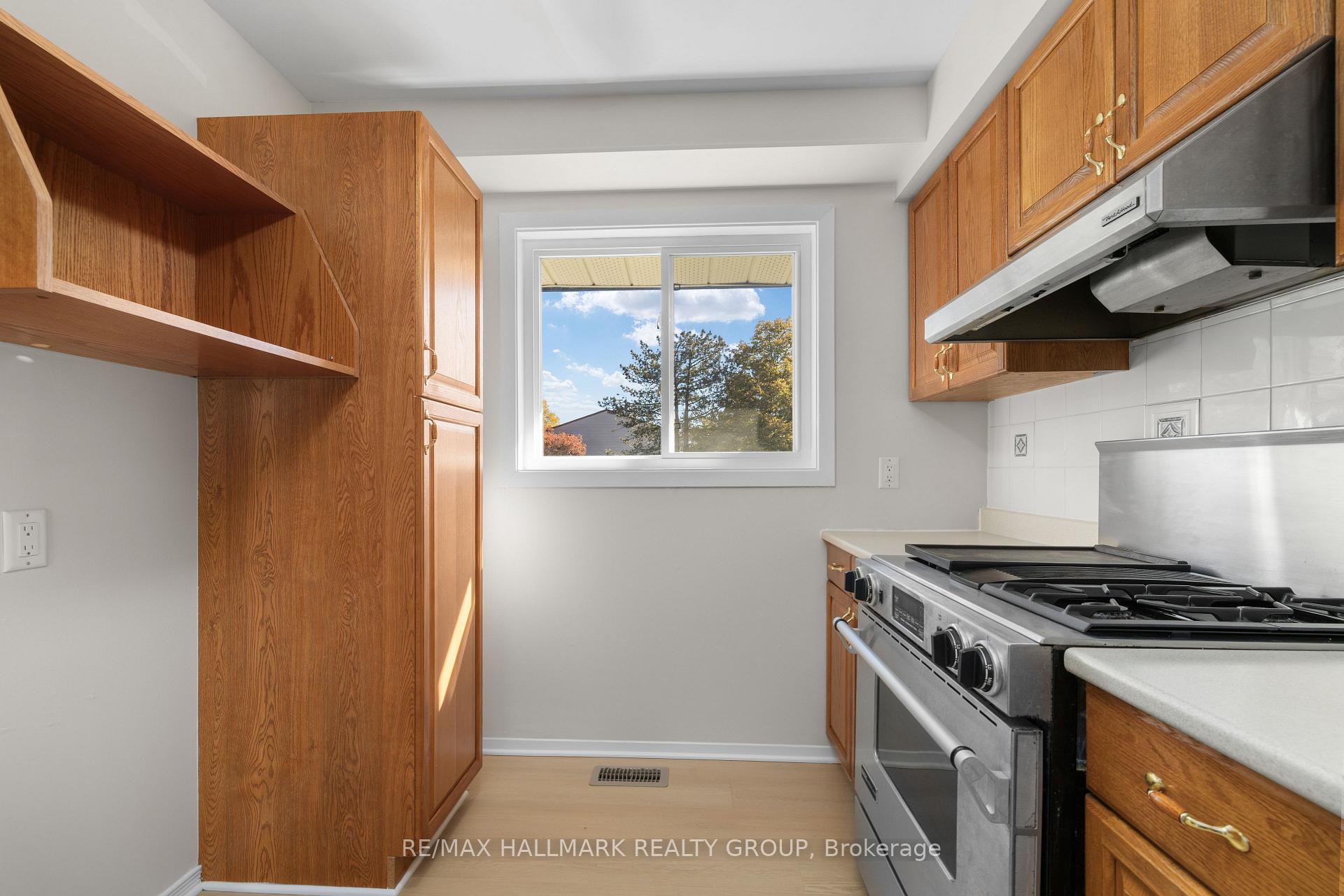 Photo 11 of 1A Forester Crescent, Ottawa, Westcliffe Estates — HOMEH