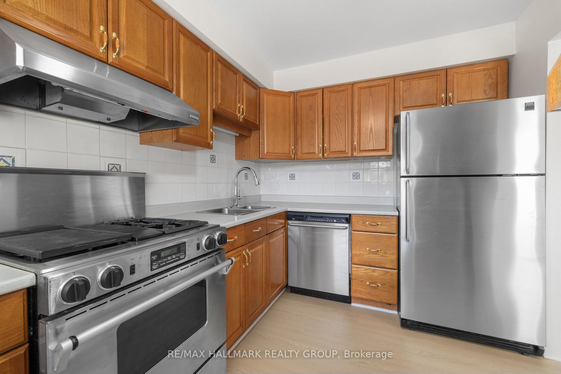 Photo 12 of 1A Forester Crescent, Ottawa, Westcliffe Estates — HOMEH