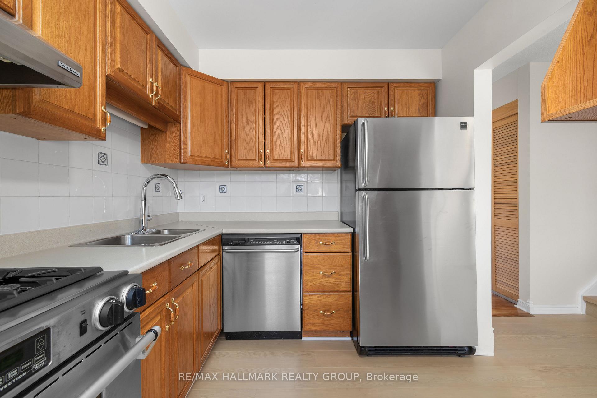 Photo 13 of 1A Forester Crescent, Ottawa, Westcliffe Estates — HOMEH