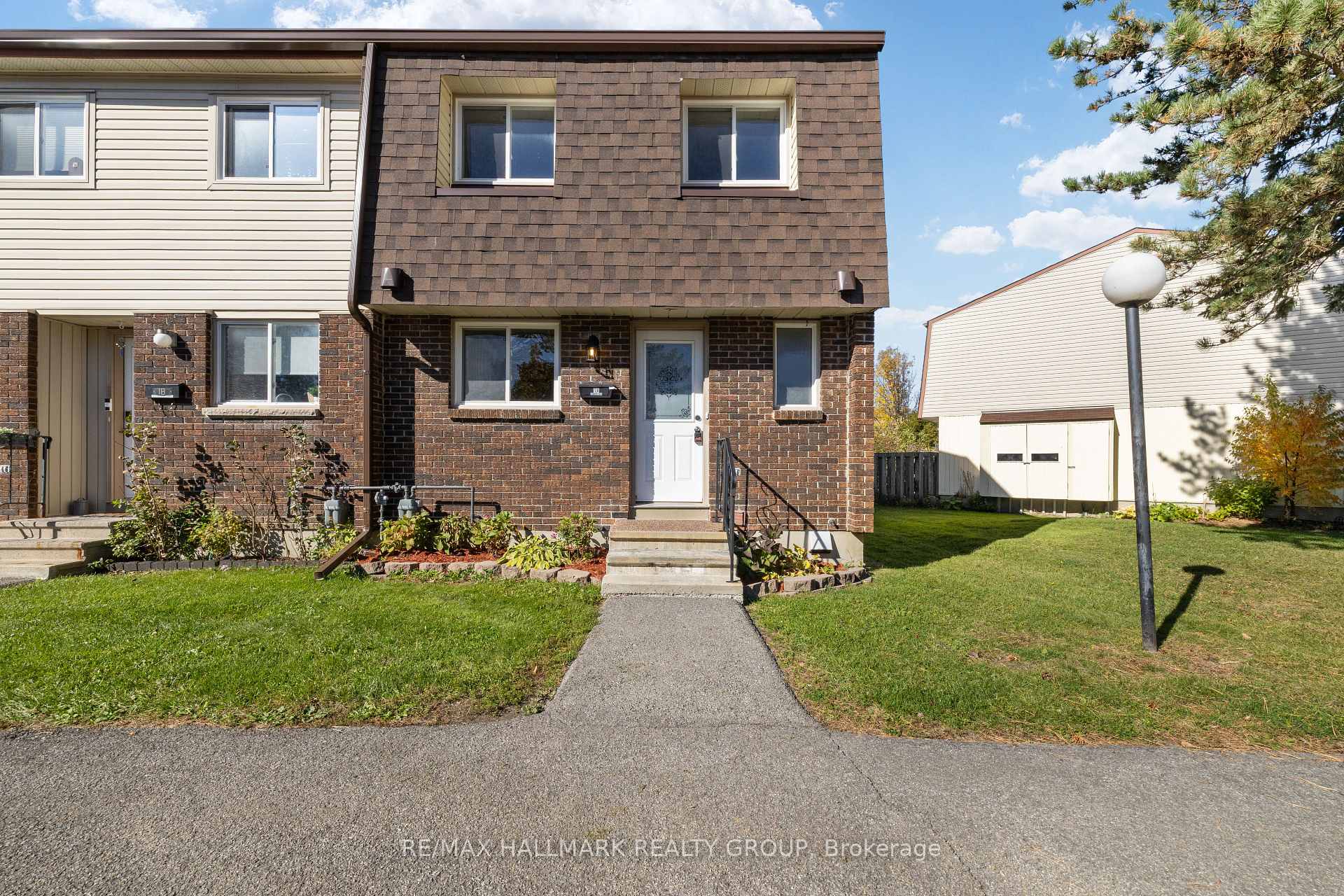 Photo 2 of 1A Forester Crescent, Ottawa, Westcliffe Estates — HOMEH