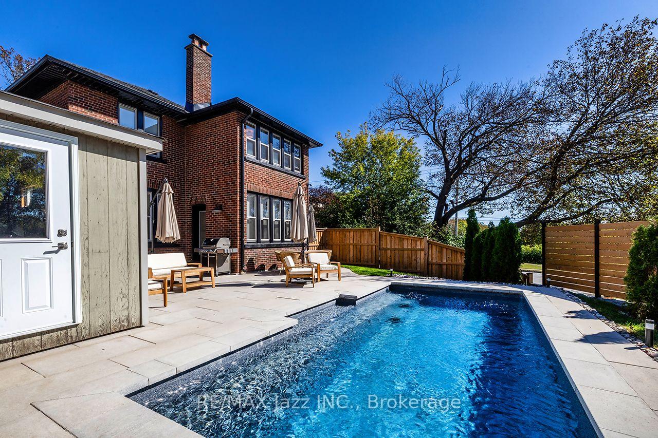 Photo 6 of 142 Adelaide Avenue W, Oshawa, O'Neill — HOMEH