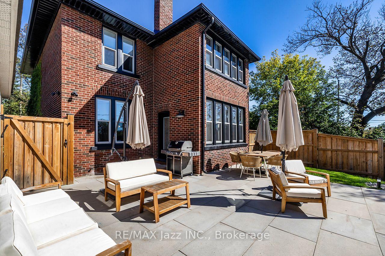 Photo 9 of 142 Adelaide Avenue W, Oshawa, O'Neill — HOMEH