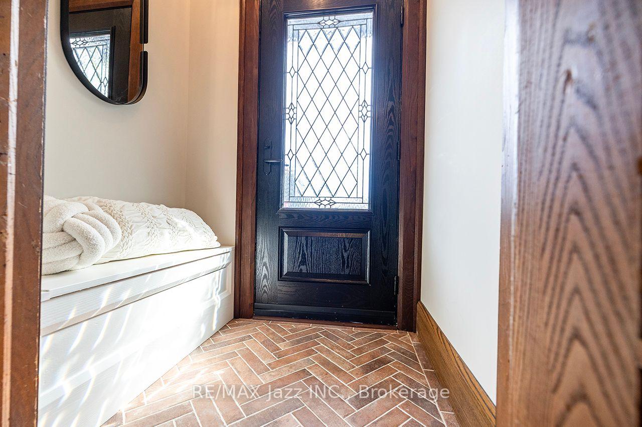 Photo 10 of 142 Adelaide Avenue W, Oshawa, O'Neill — HOMEH