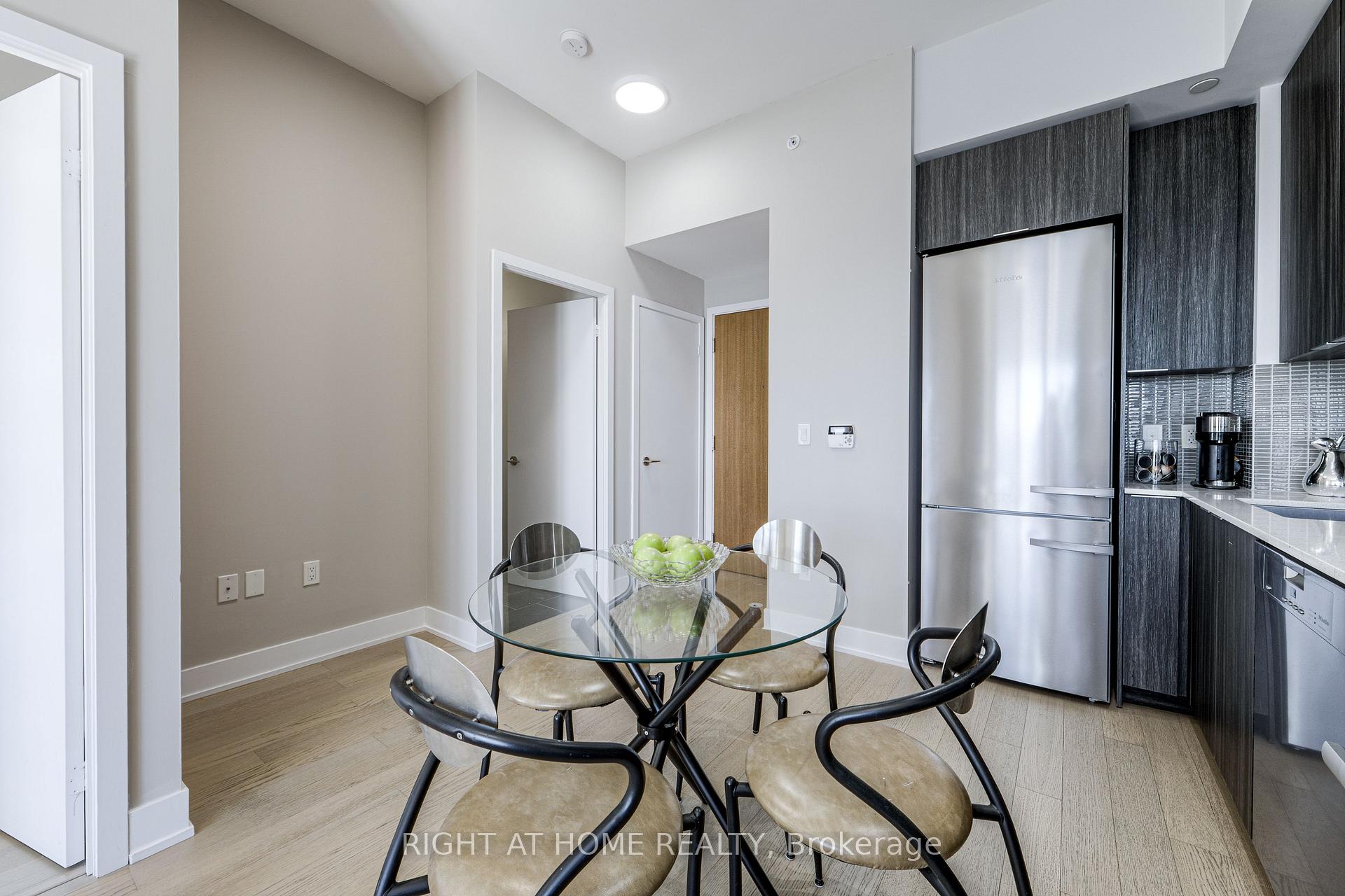 Photo 2 of Unit 6108, 30 Shore Breeze Drive, Etobicoke, Mimico — HOMEH