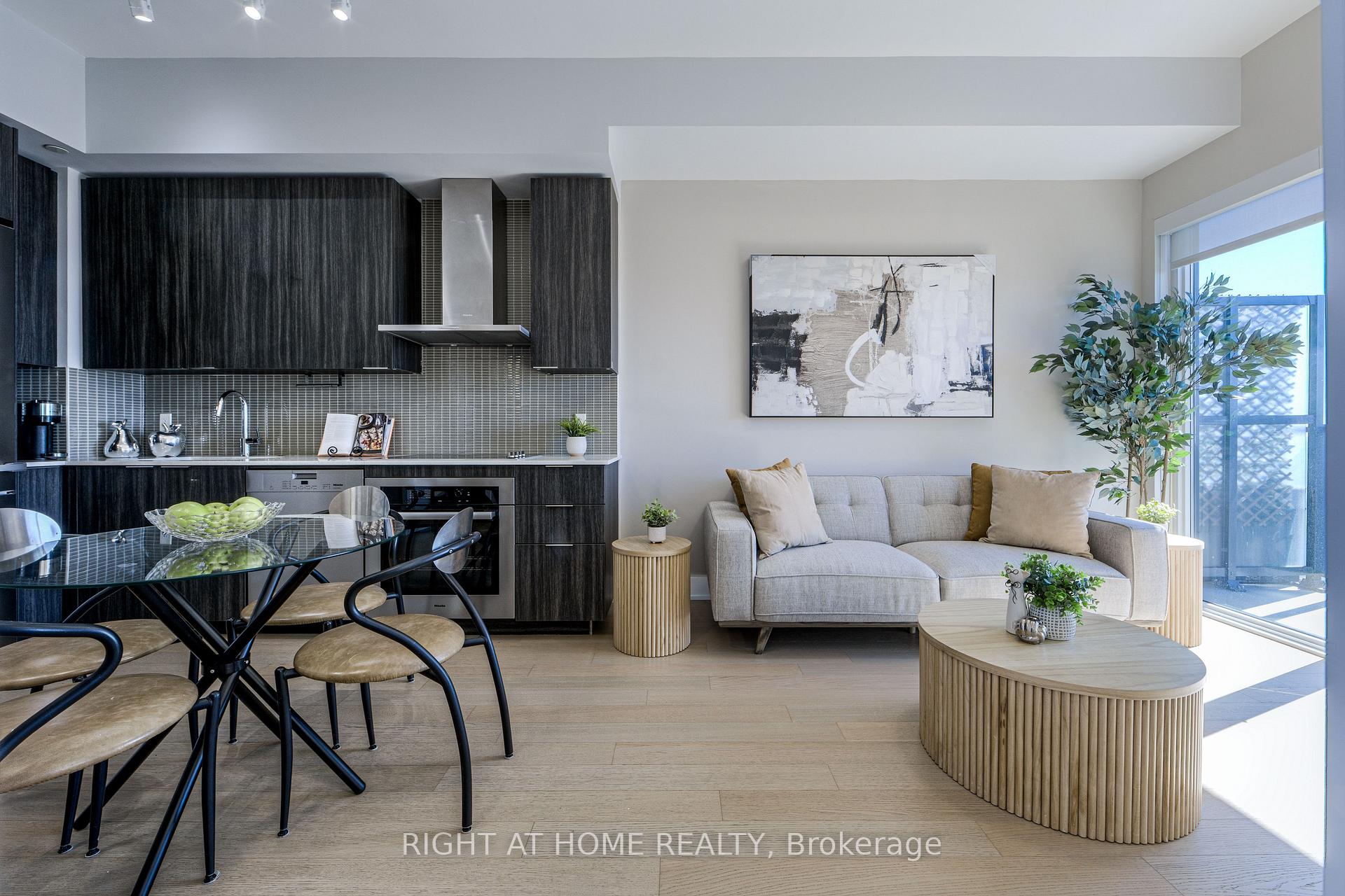 Photo 3 of Unit 6108, 30 Shore Breeze Drive, Etobicoke, Mimico — HOMEH