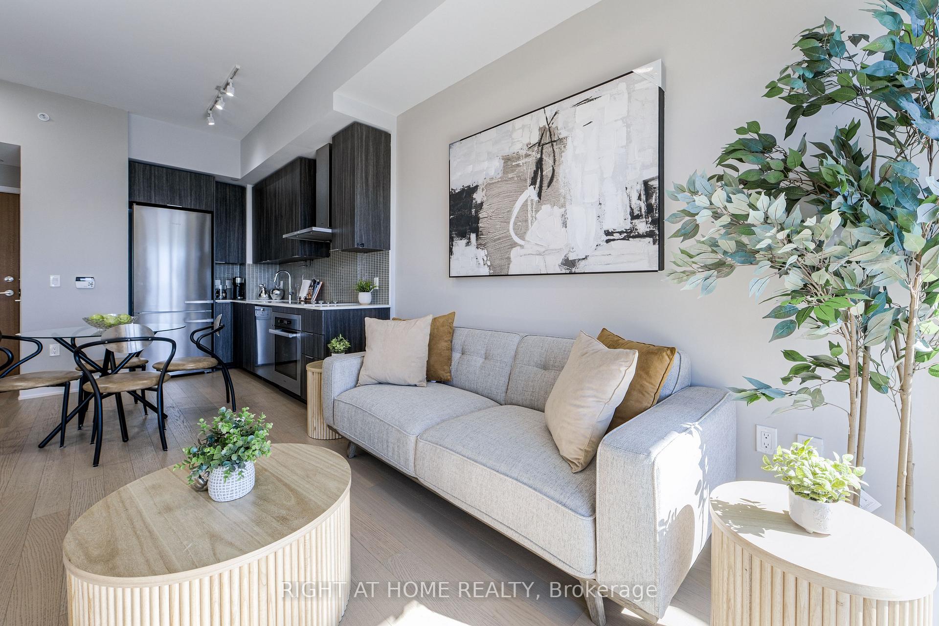 Photo 4 of Unit 6108, 30 Shore Breeze Drive, Etobicoke, Mimico — HOMEH