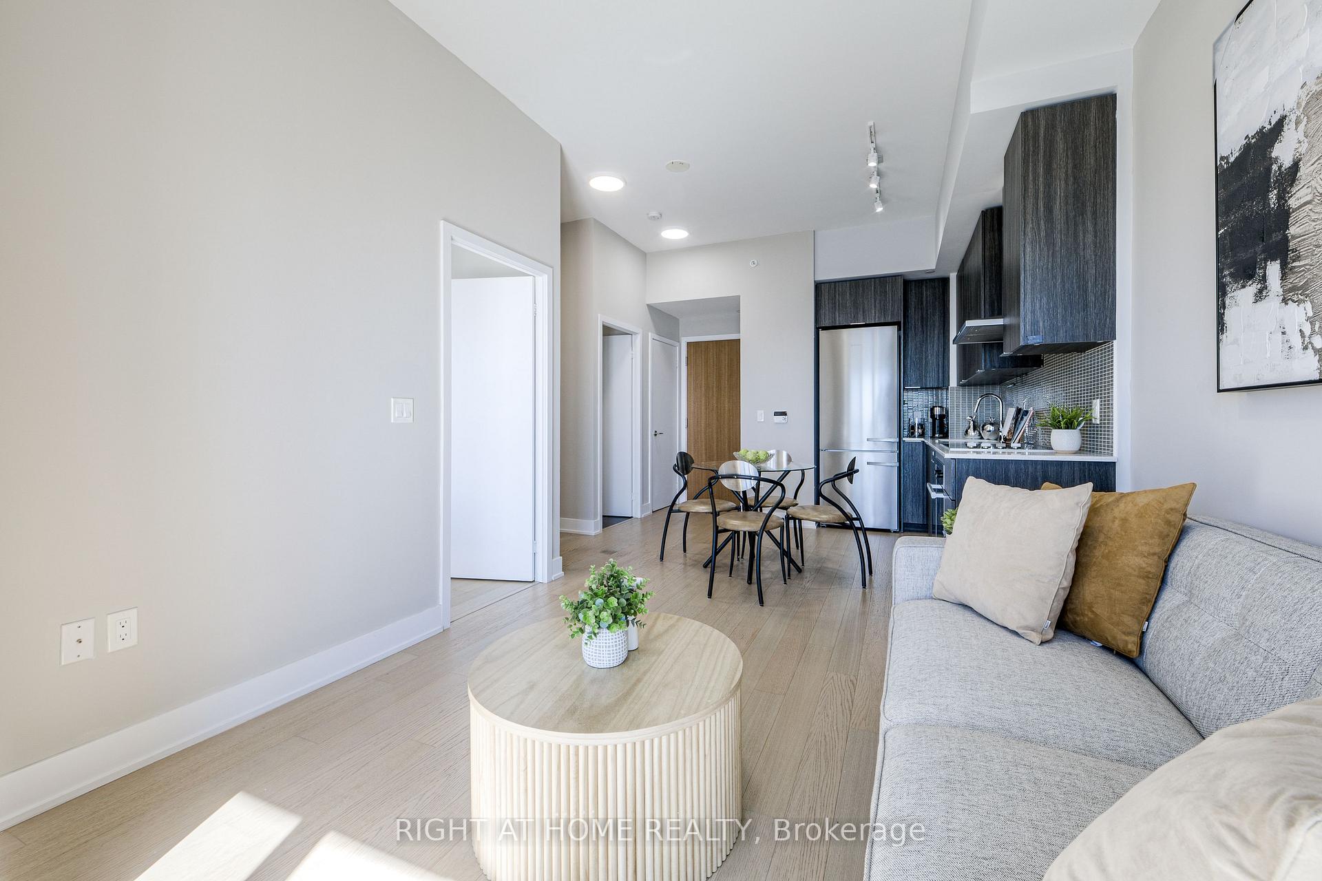 Photo 8 of Unit 6108, 30 Shore Breeze Drive, Etobicoke, Mimico — HOMEH