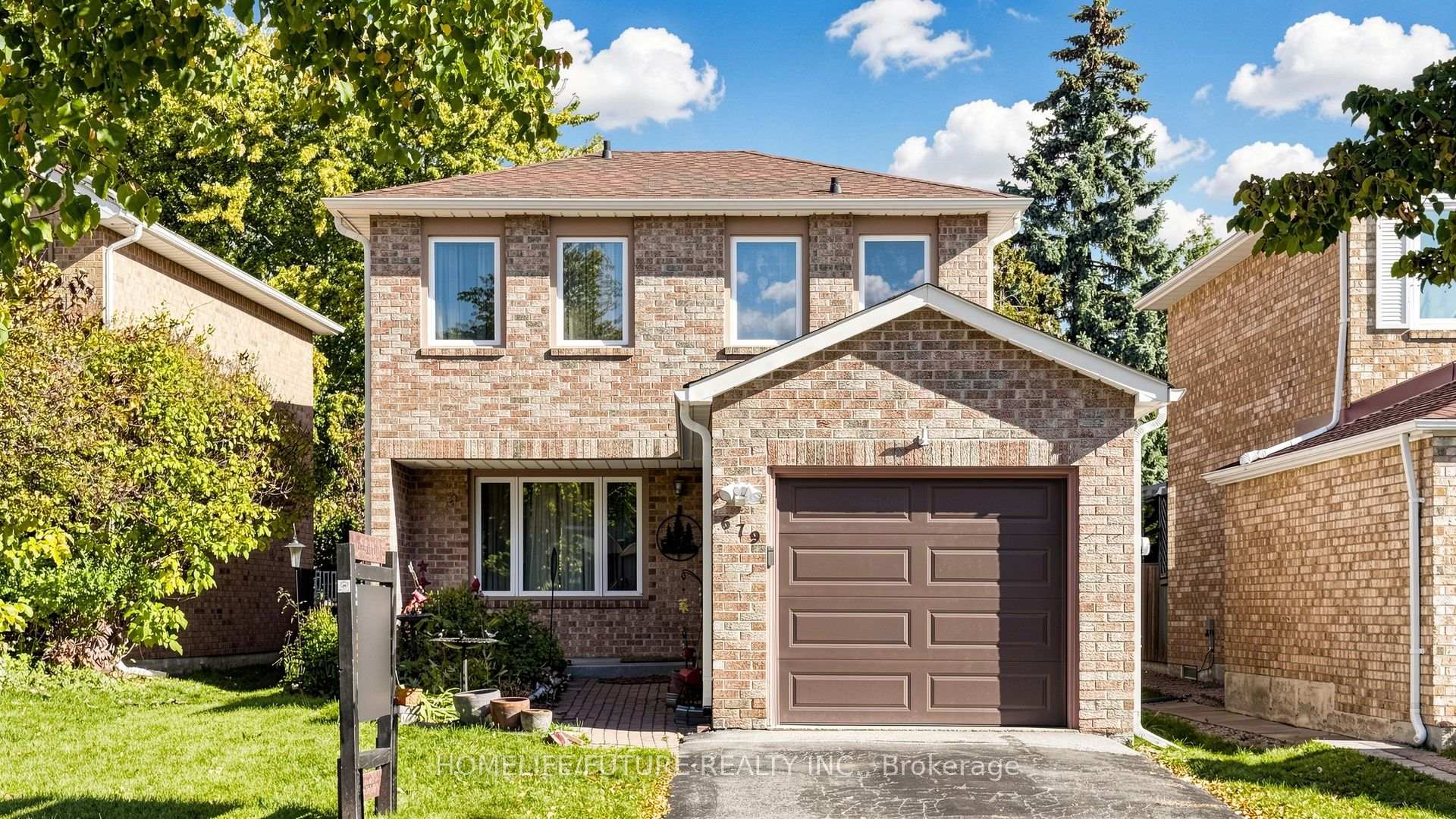 Photo 2 of 679 Foxwood Trail, Pickering, Amberlea — HOMEH