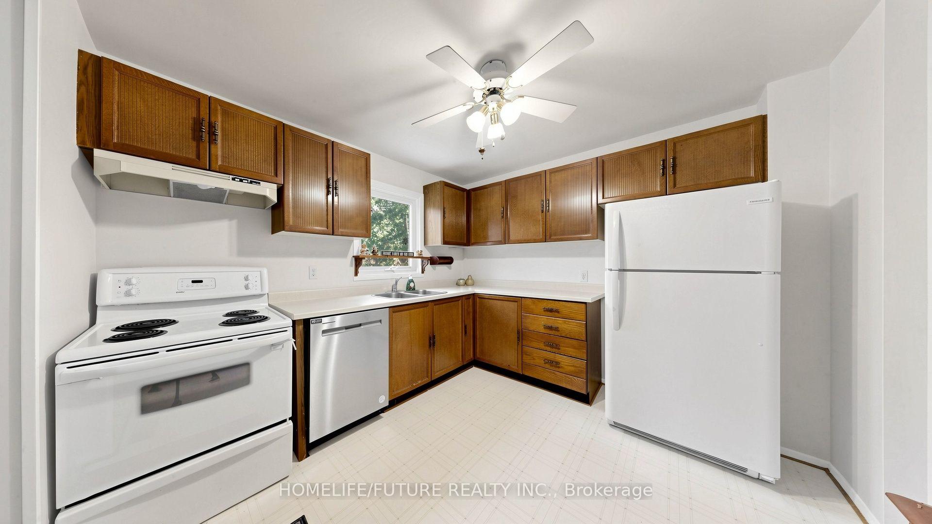 Photo 10 of 679 Foxwood Trail, Pickering, Amberlea — HOMEH