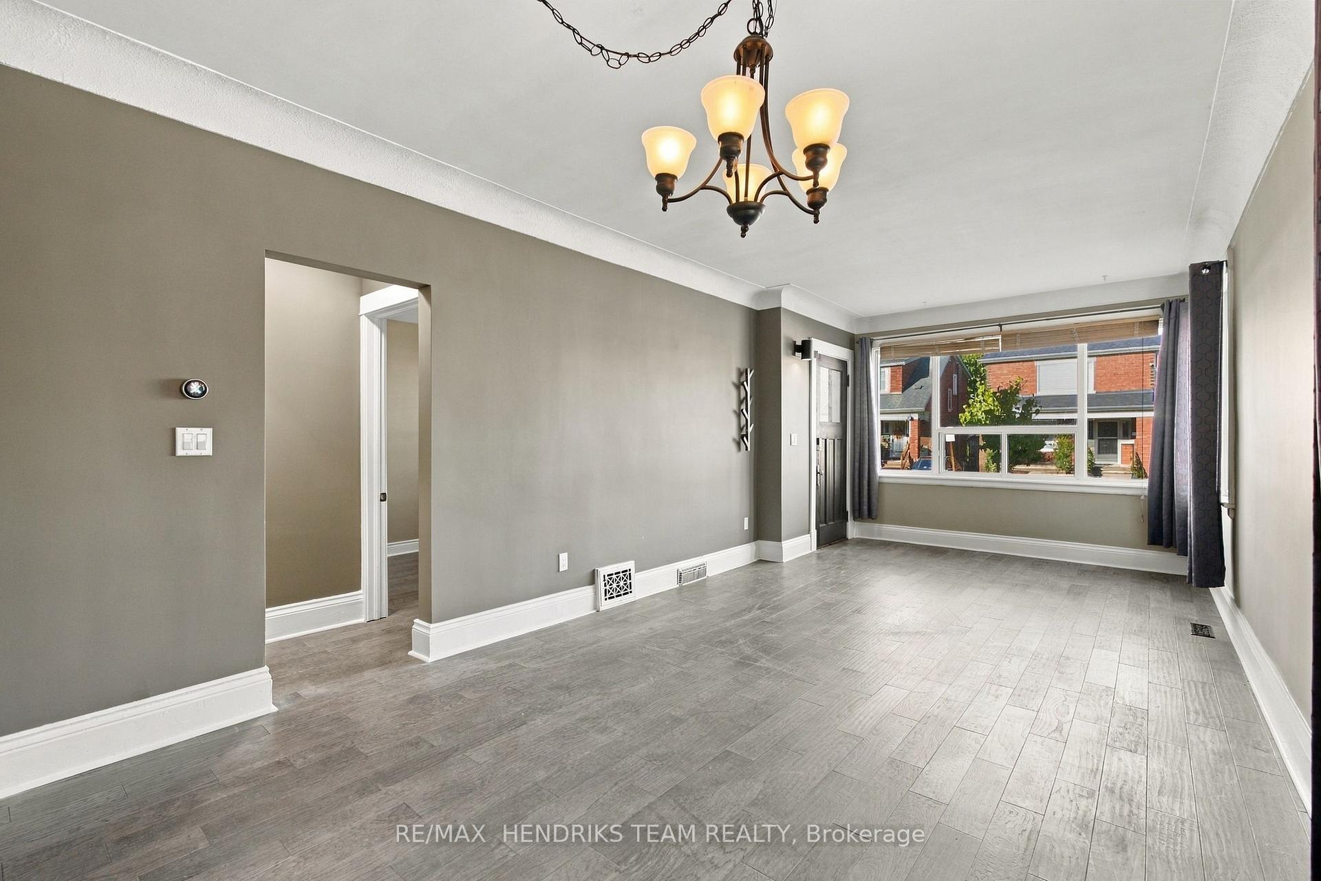 Photo 6 of 154 Prospect Street N, Hamilton, Stipley — HOMEH