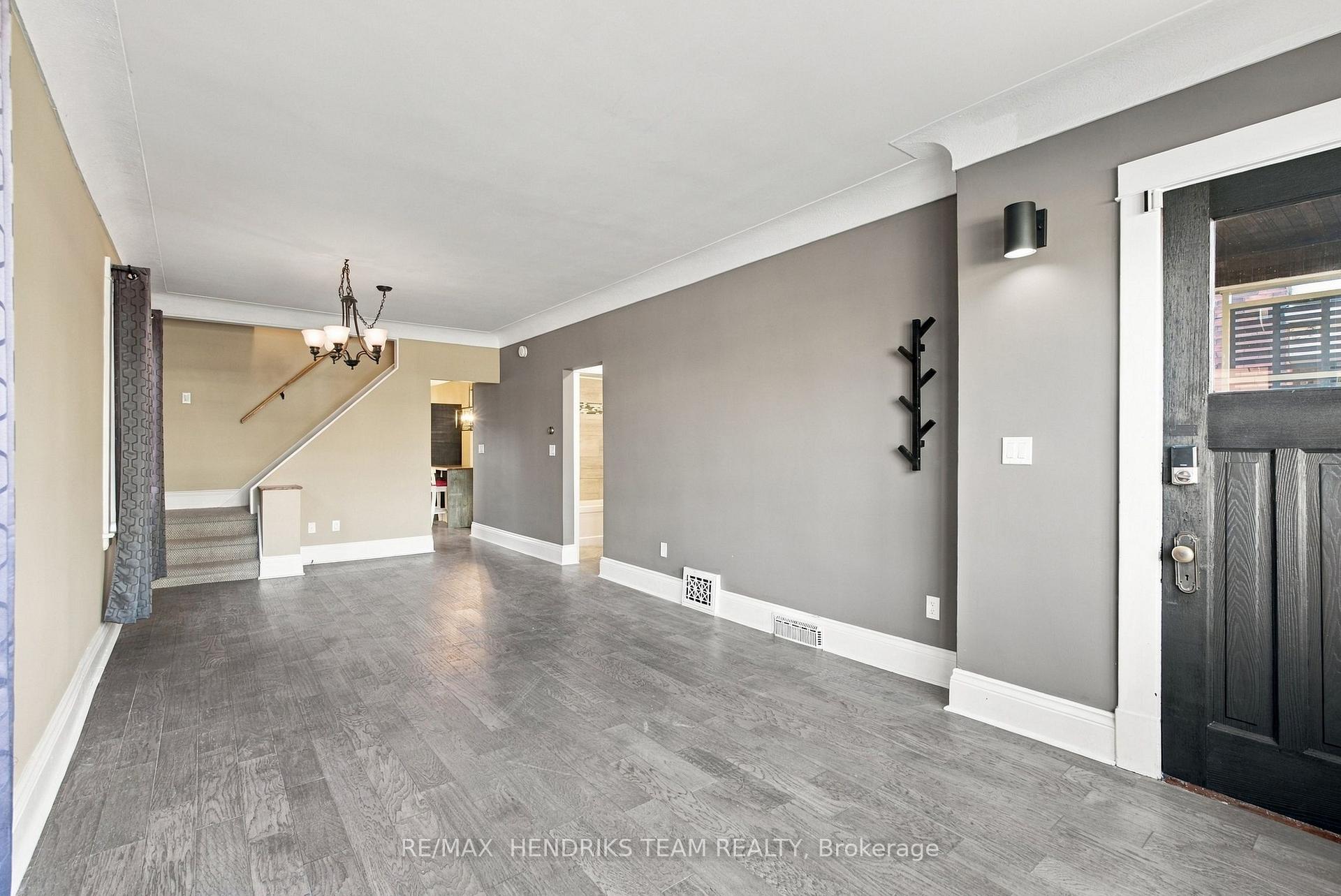 Photo 8 of 154 Prospect Street N, Hamilton, Stipley — HOMEH