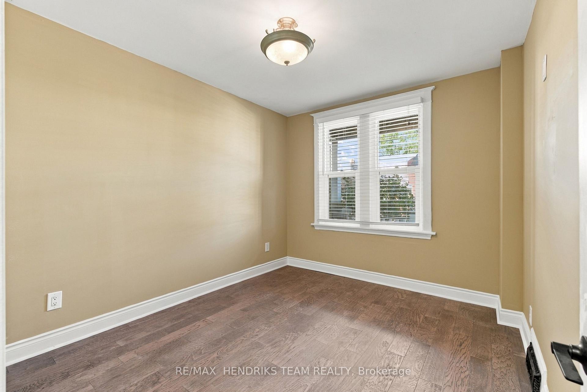 Photo 9 of 154 Prospect Street N, Hamilton, Stipley — HOMEH