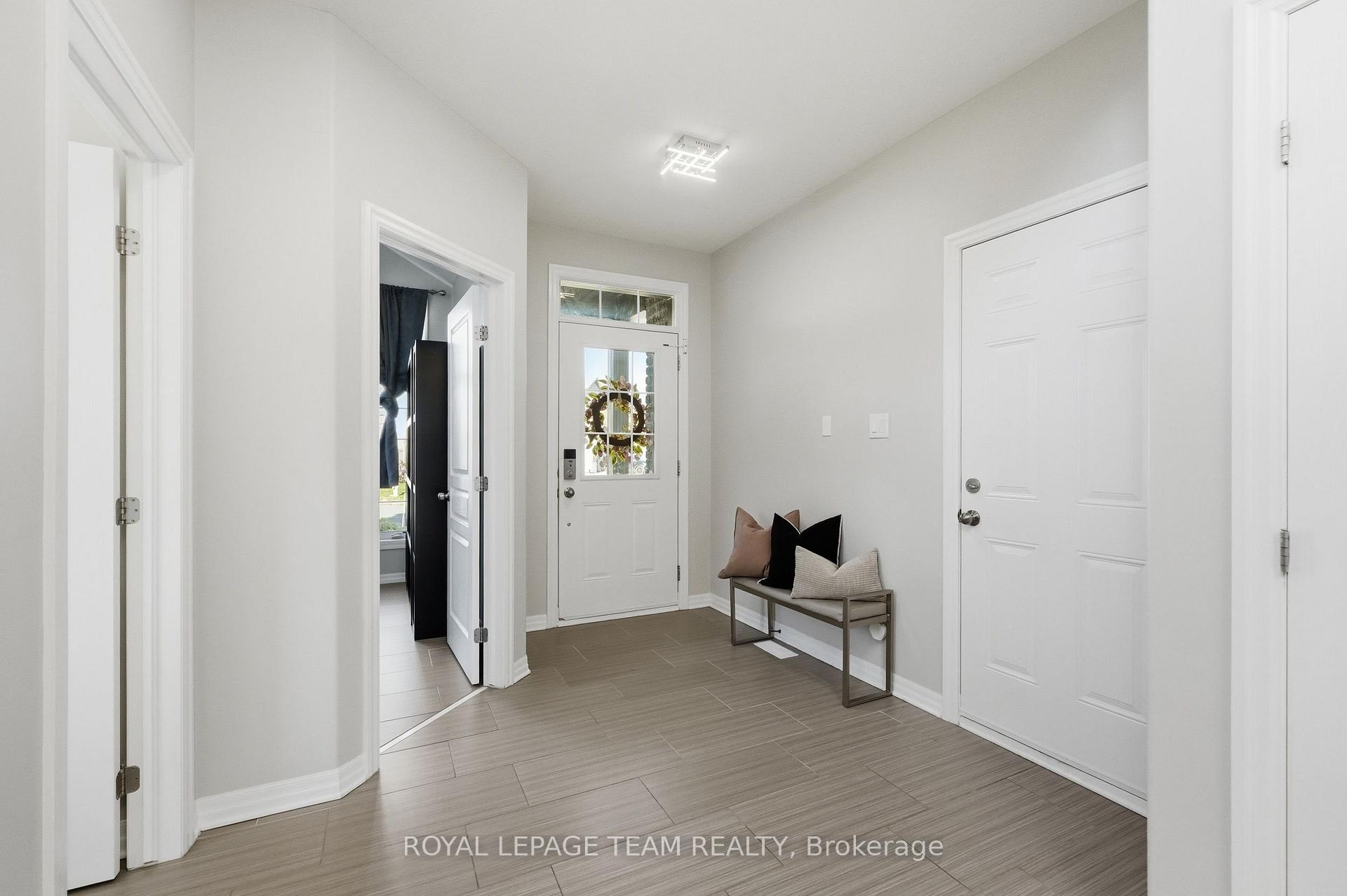 Photo 2 of 230 Dave Smith Crescent, Ottawa, Riverside South/Gloucester Glen — HOMEH