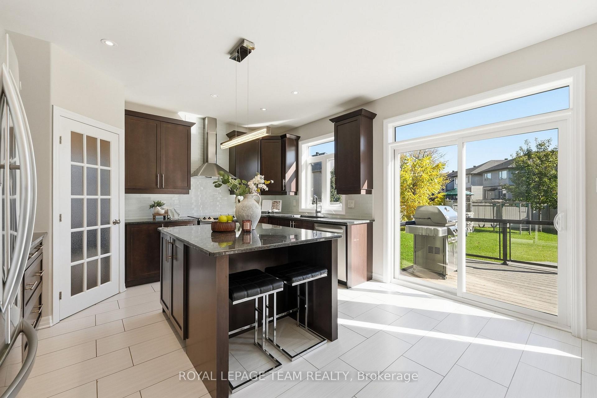 Photo 9 of 230 Dave Smith Crescent, Ottawa, Riverside South/Gloucester Glen — HOMEH