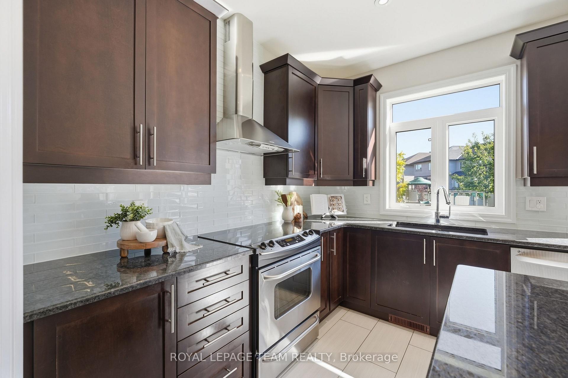 Photo 10 of 230 Dave Smith Crescent, Ottawa, Riverside South/Gloucester Glen — HOMEH