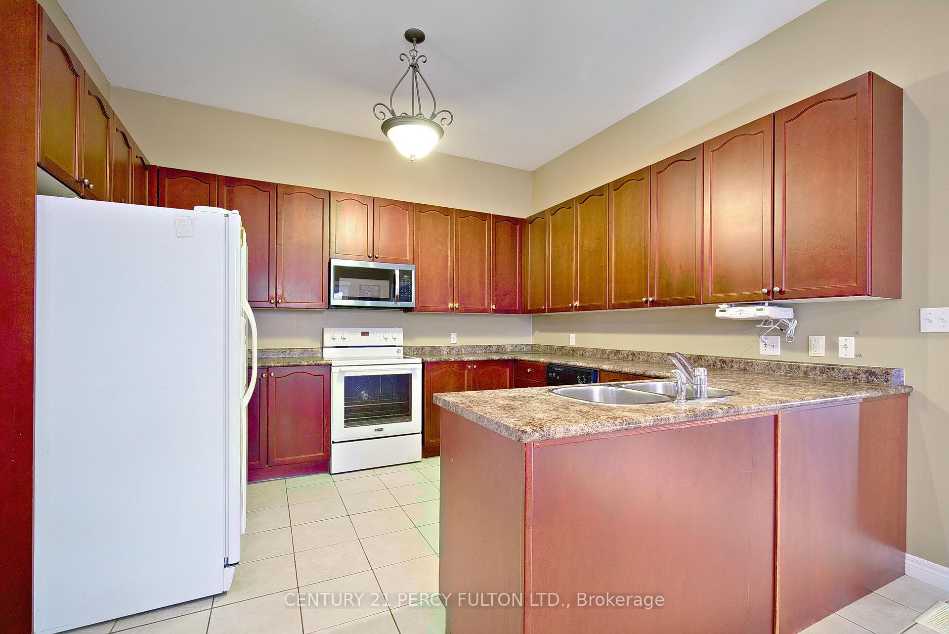 Photo 8 of 7 Bridlewood Boulevard, Whitby, Rolling Acres — HOMEH