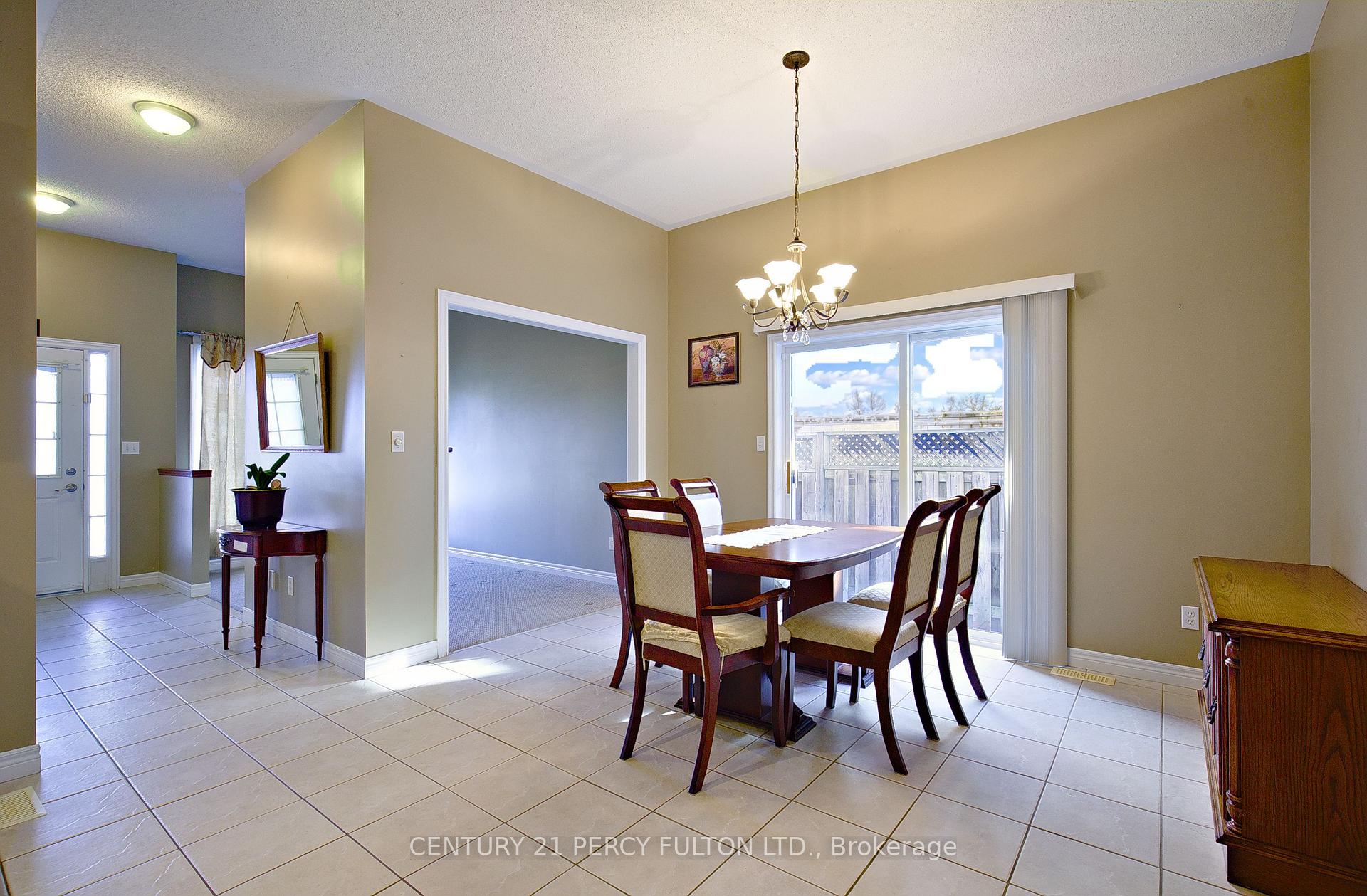 Photo 9 of 7 Bridlewood Boulevard, Whitby, Rolling Acres — HOMEH