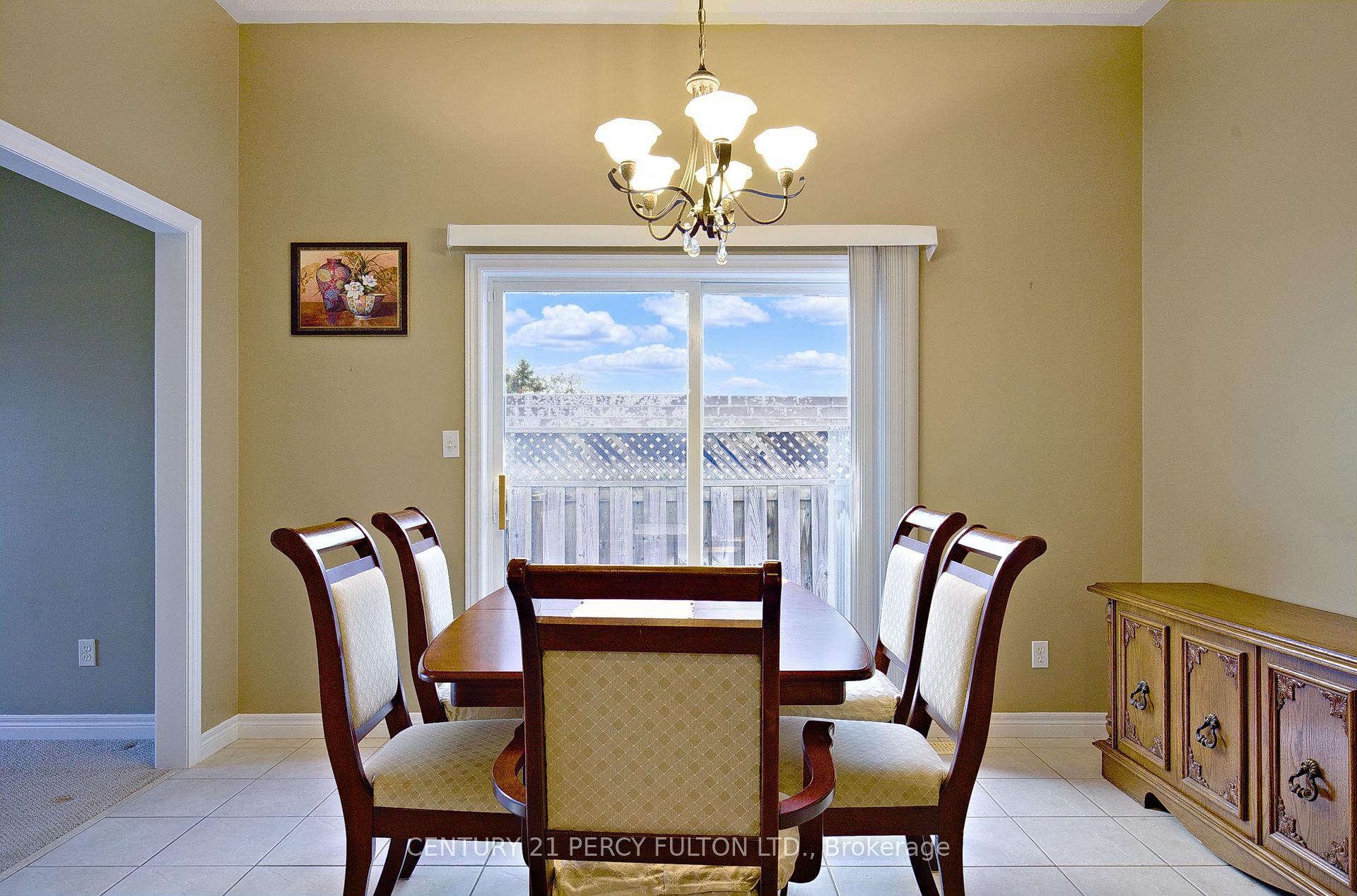 Photo 10 of 7 Bridlewood Boulevard, Whitby, Rolling Acres — HOMEH