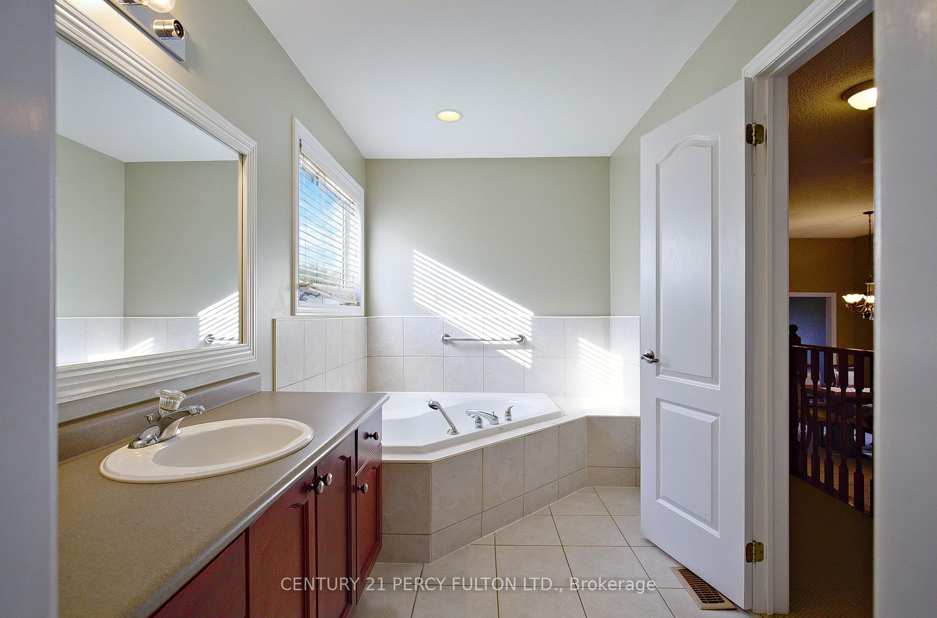 Photo 19 of 7 Bridlewood Boulevard, Whitby, Rolling Acres — HOMEH