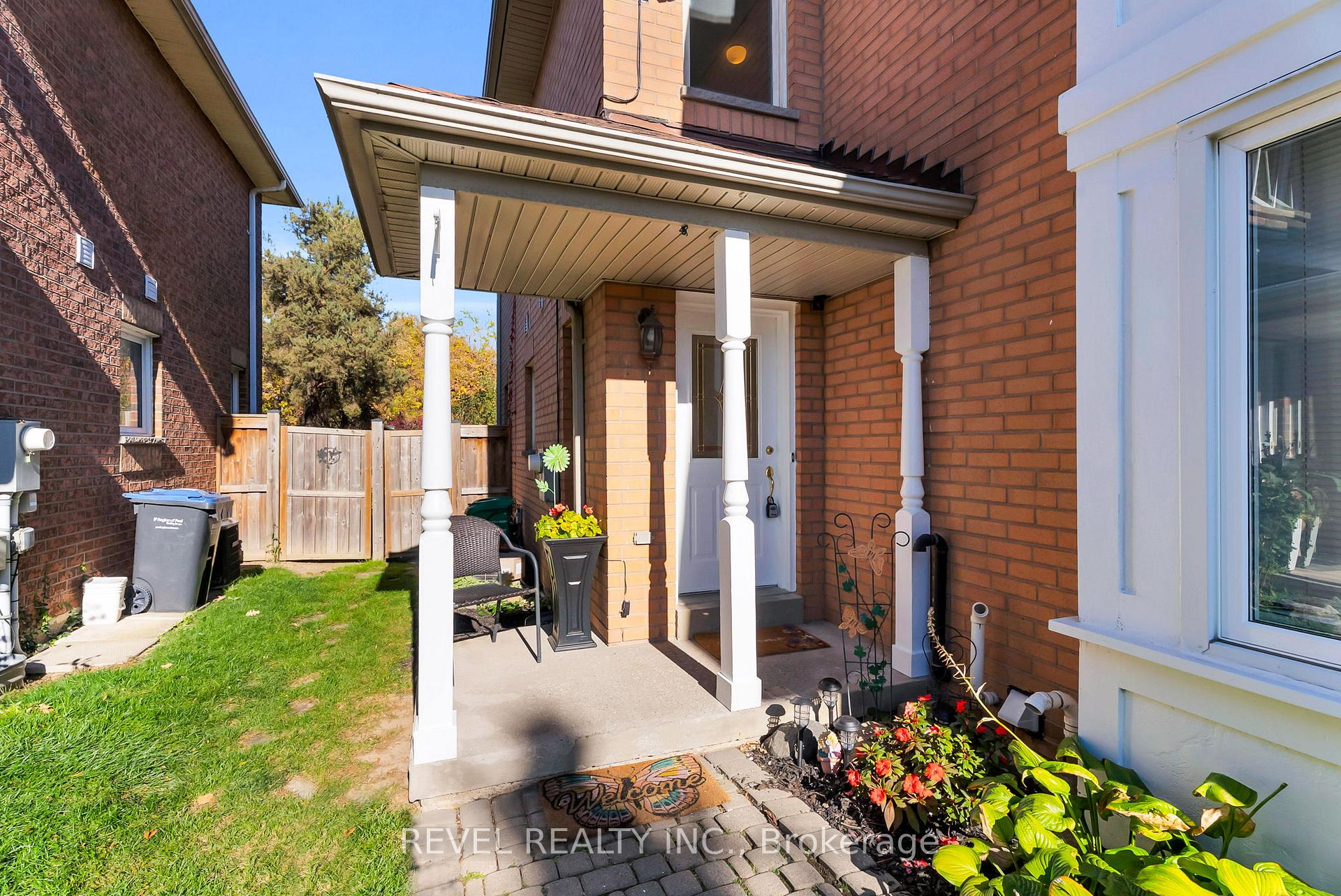 Photo 2 of 100 Pressed Brick Drive, Brampton, Brampton North — HOMEH