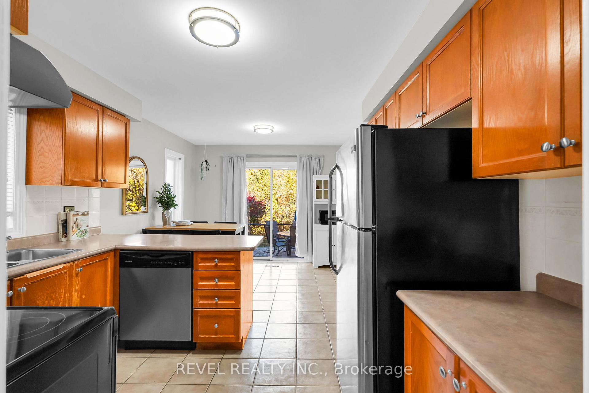 Photo 5 of 100 Pressed Brick Drive, Brampton, Brampton North — HOMEH