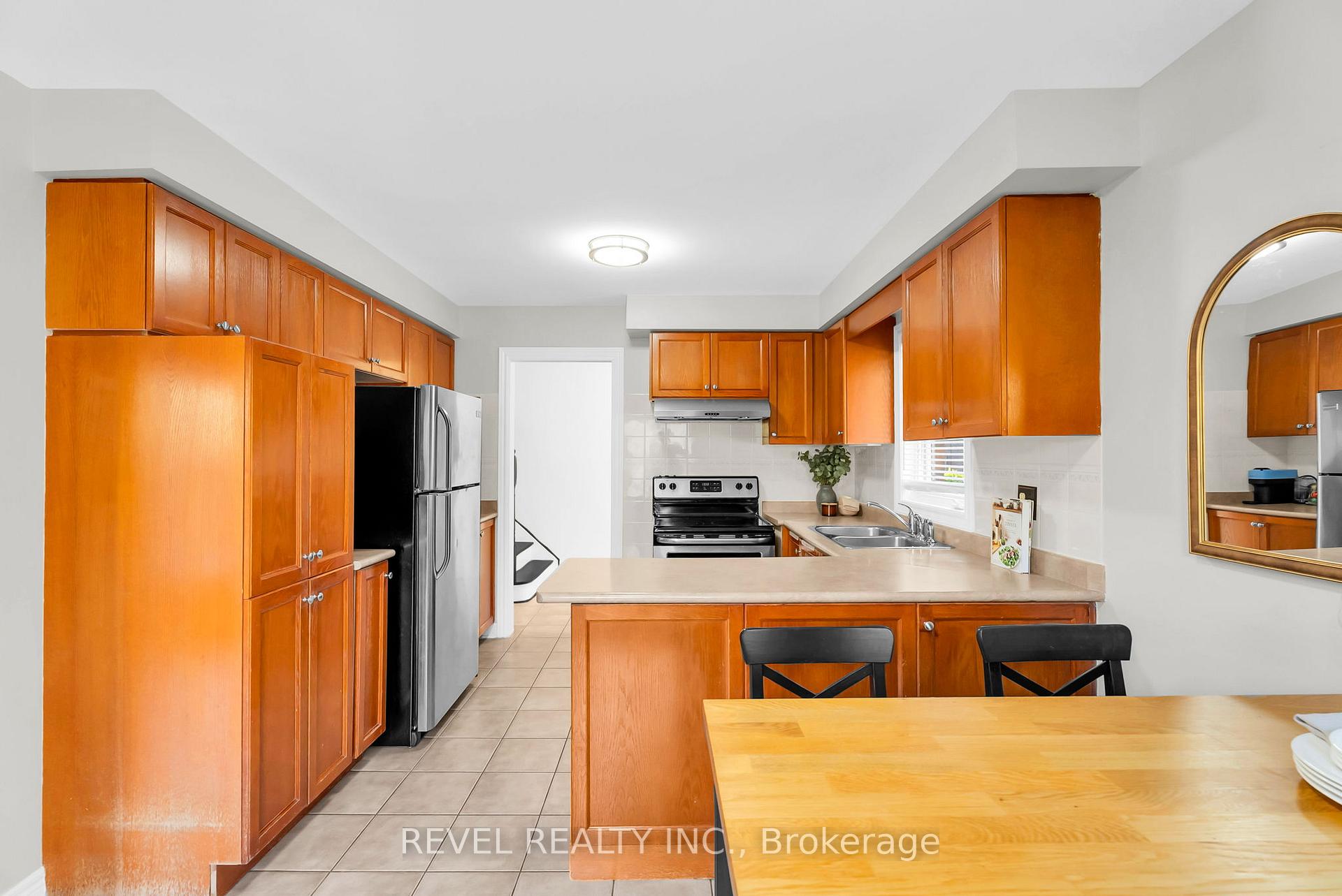 Photo 8 of 100 Pressed Brick Drive, Brampton, Brampton North — HOMEH