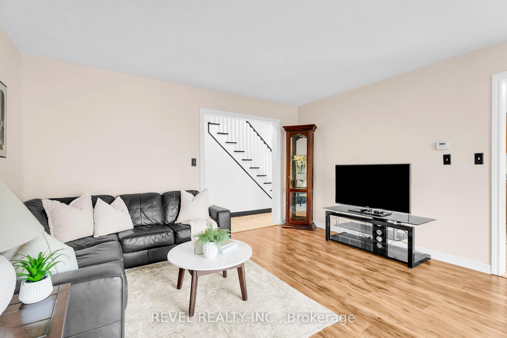 Photo 10 of 100 Pressed Brick Drive, Brampton, Brampton North — HOMEH