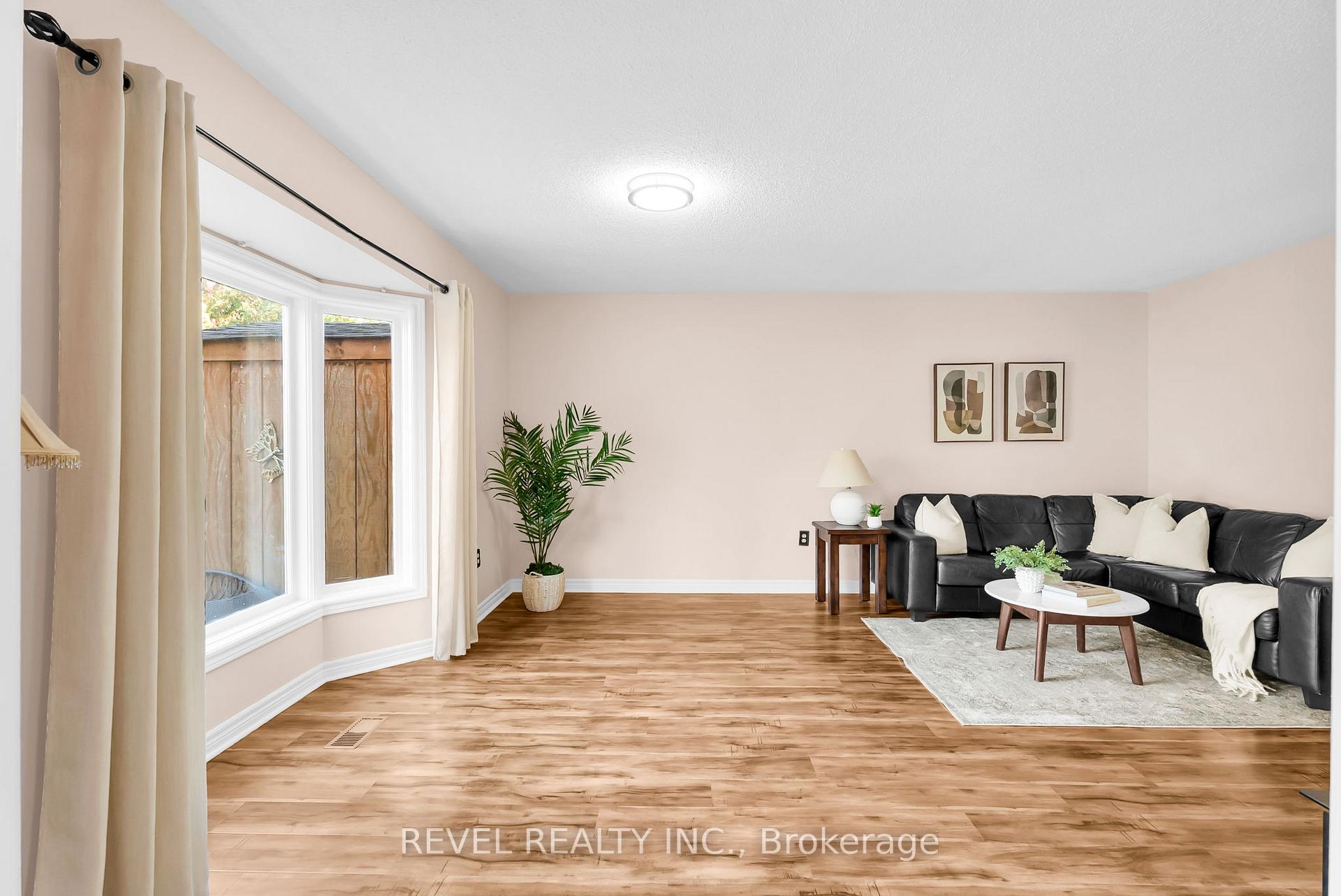Photo 12 of 100 Pressed Brick Drive, Brampton, Brampton North — HOMEH