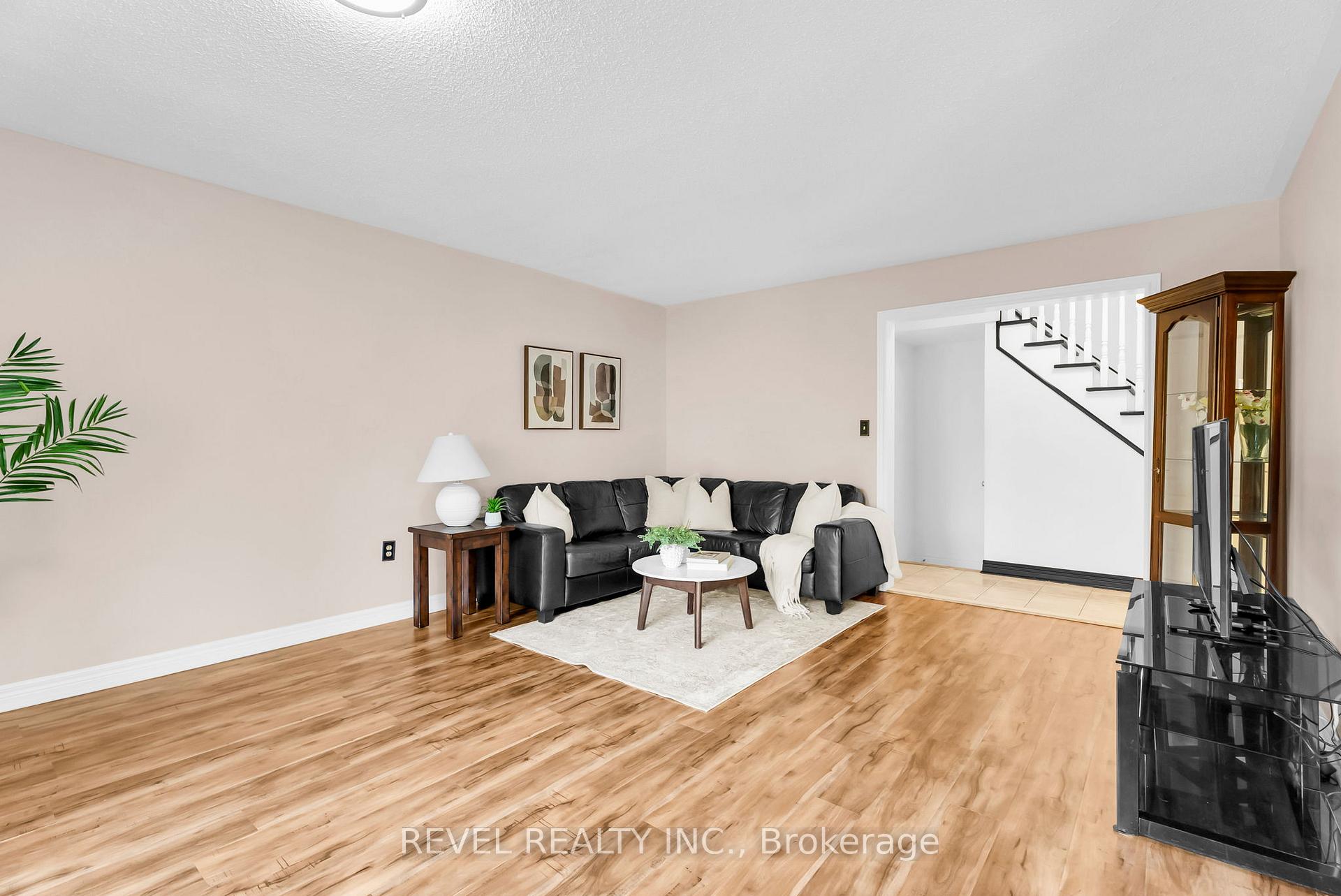 Photo 13 of 100 Pressed Brick Drive, Brampton, Brampton North — HOMEH