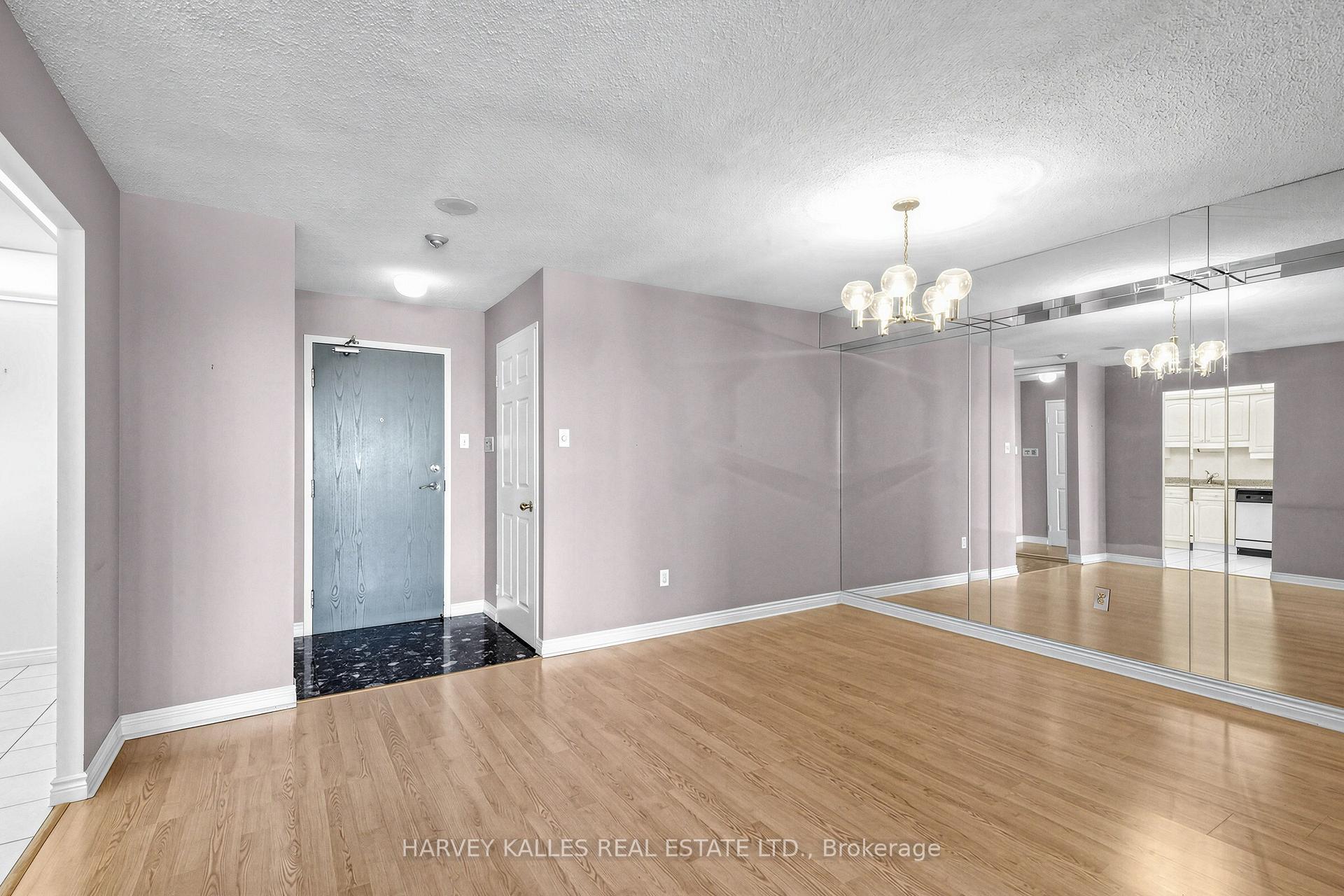 Photo 8 of Unit 1206, 1 Clark Avenue W, Vaughan, Crestwood-Springfarm-Yorkhill — HOMEH