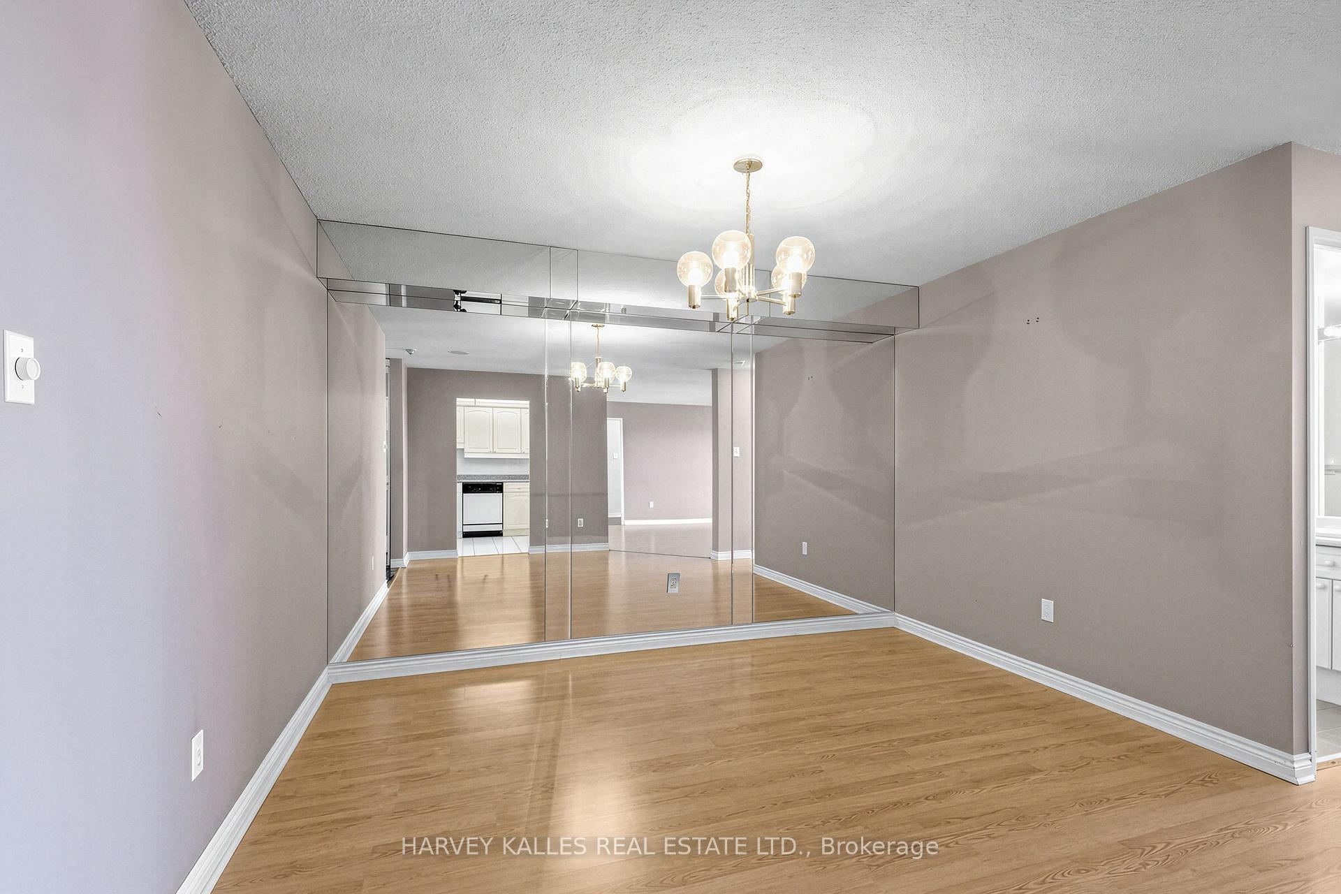 Photo 10 of Unit 1206, 1 Clark Avenue W, Vaughan, Crestwood-Springfarm-Yorkhill — HOMEH