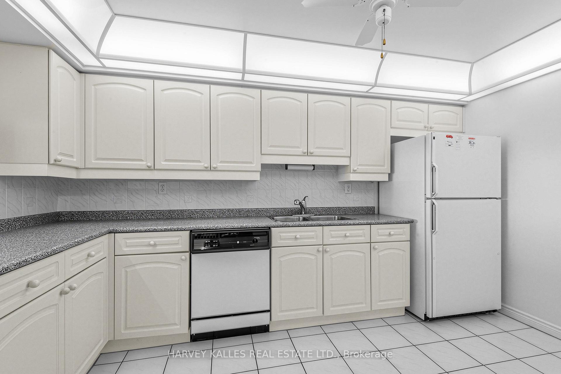 Photo 12 of Unit 1206, 1 Clark Avenue W, Vaughan, Crestwood-Springfarm-Yorkhill — HOMEH