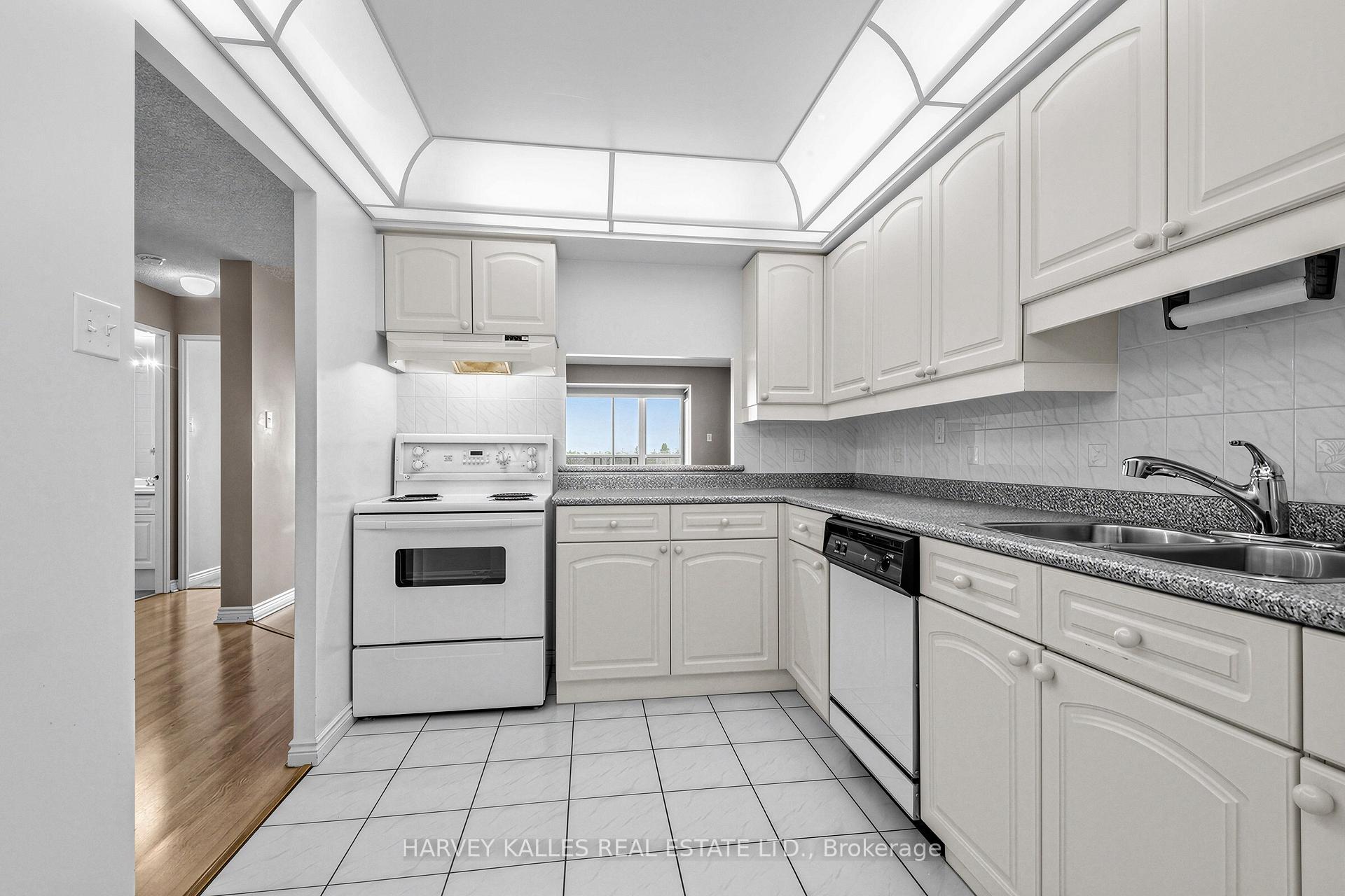 Photo 13 of Unit 1206, 1 Clark Avenue W, Vaughan, Crestwood-Springfarm-Yorkhill — HOMEH