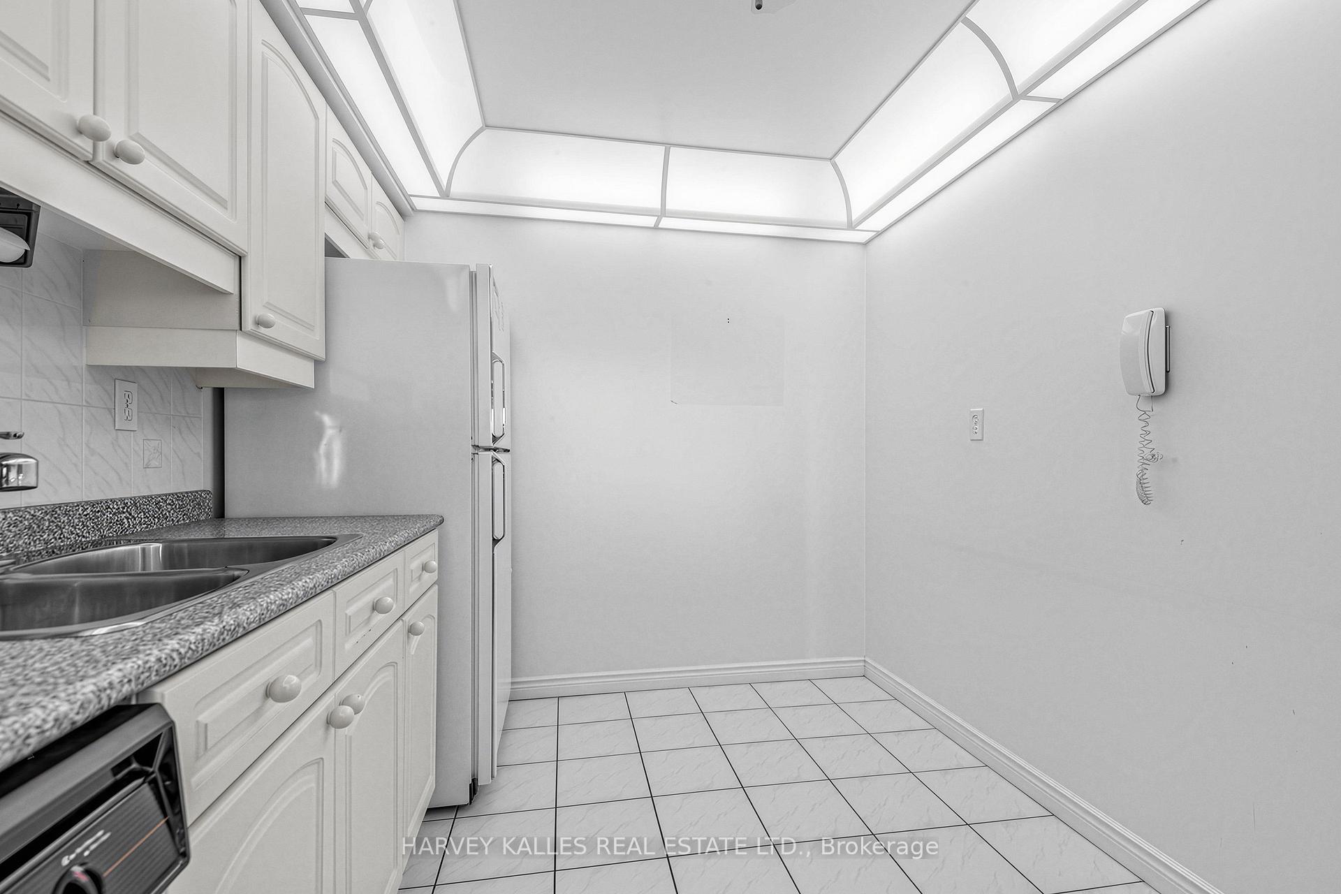 Photo 14 of Unit 1206, 1 Clark Avenue W, Vaughan, Crestwood-Springfarm-Yorkhill — HOMEH