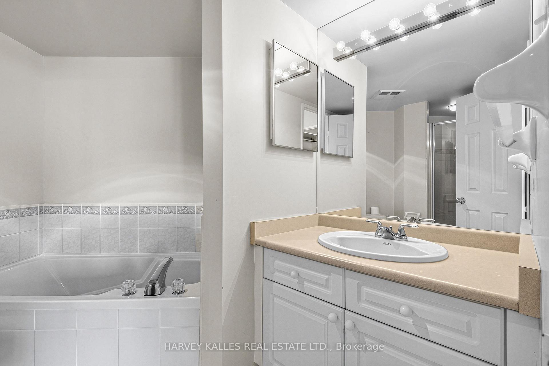 Photo 22 of Unit 1206, 1 Clark Avenue W, Vaughan, Crestwood-Springfarm-Yorkhill — HOMEH