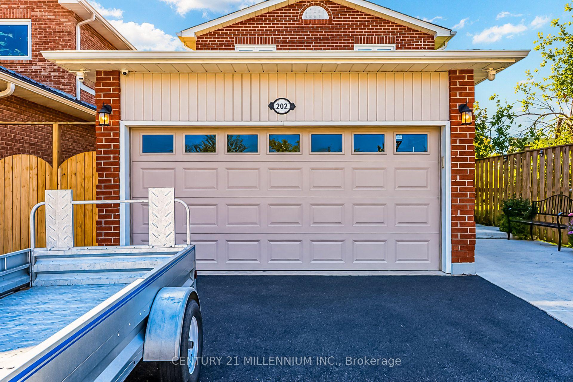 Photo 3 of 202 Bufford Drive, Brampton, Brampton South — HOMEH