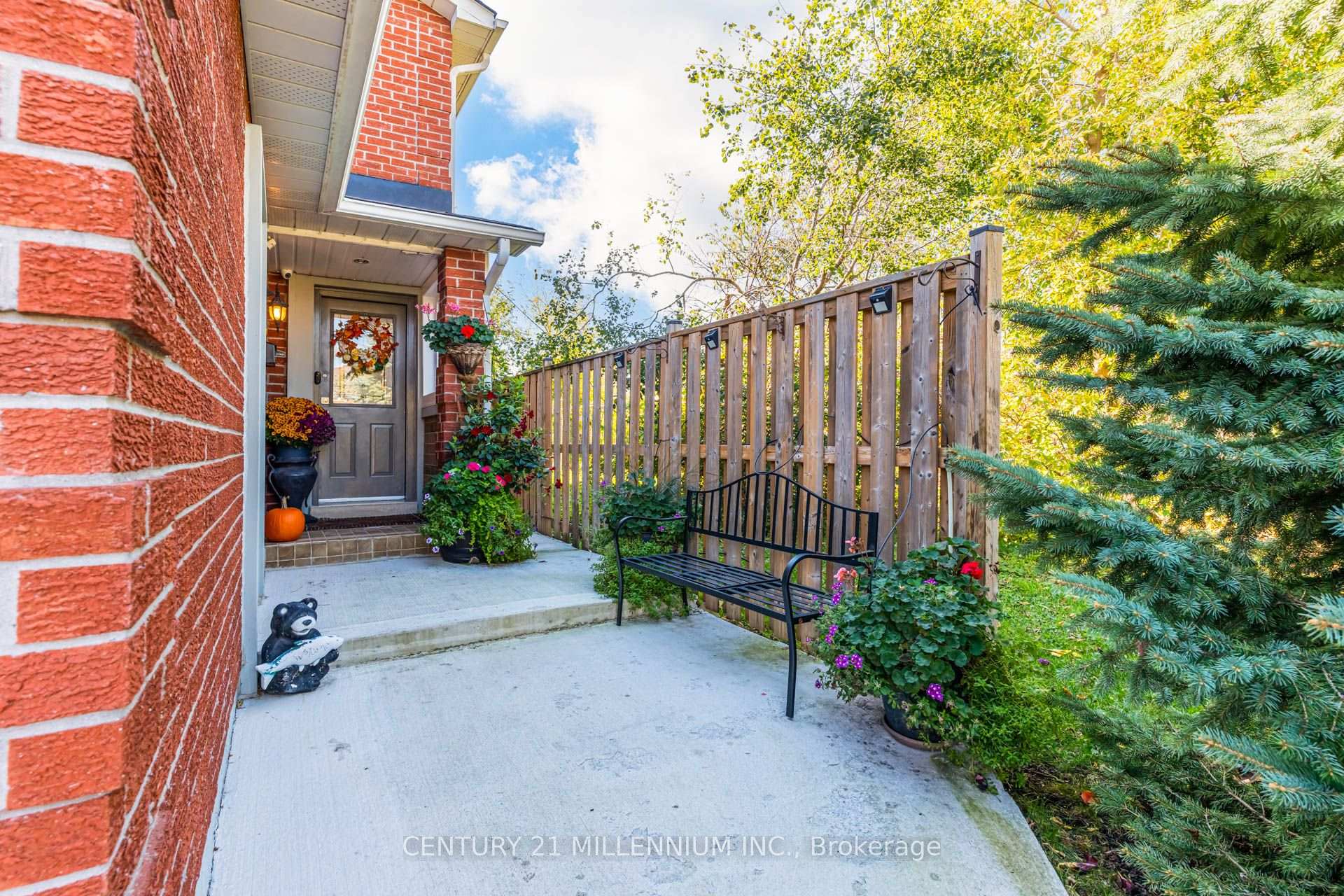 Photo 4 of 202 Bufford Drive, Brampton, Brampton South — HOMEH