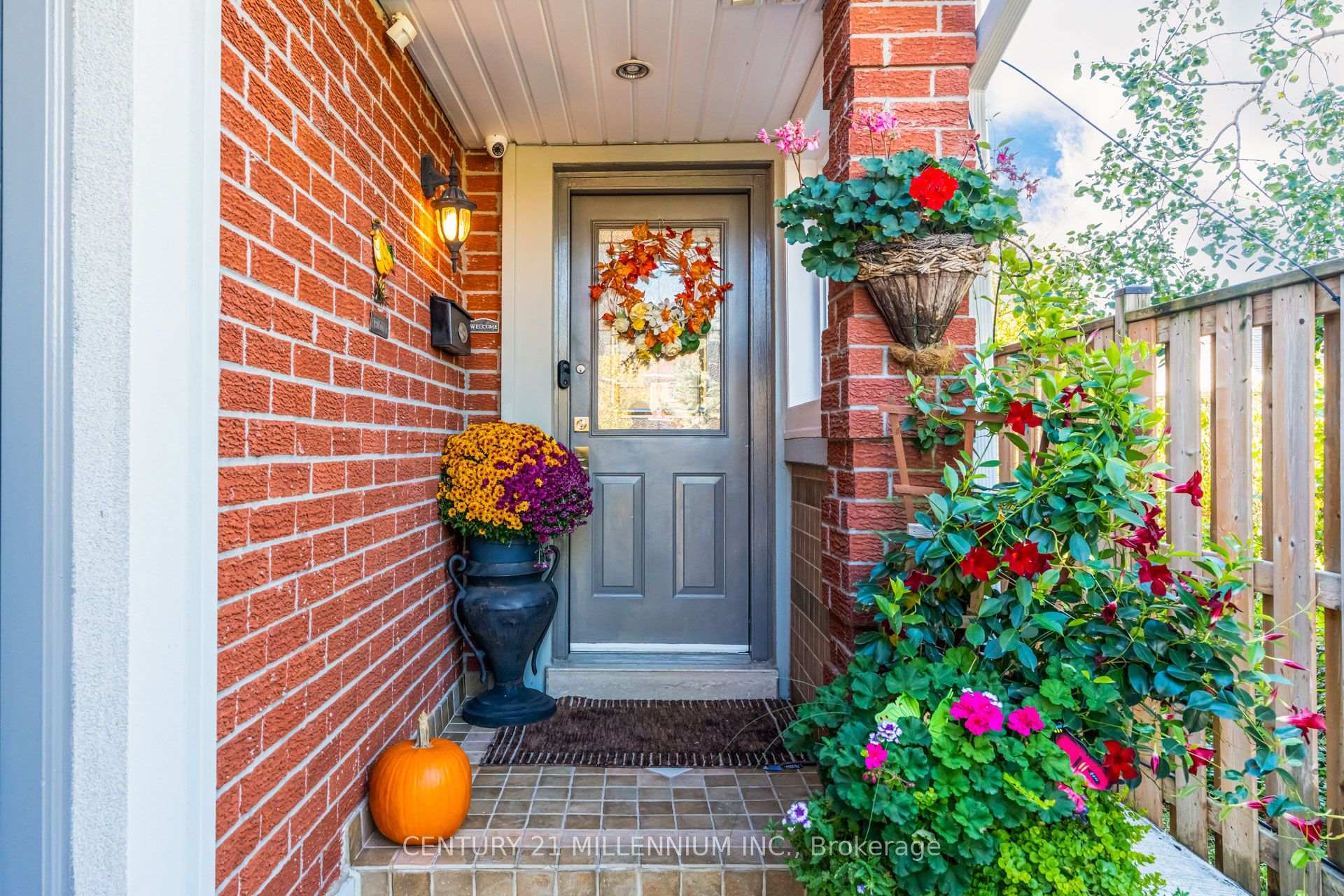 Photo 5 of 202 Bufford Drive, Brampton, Brampton South — HOMEH
