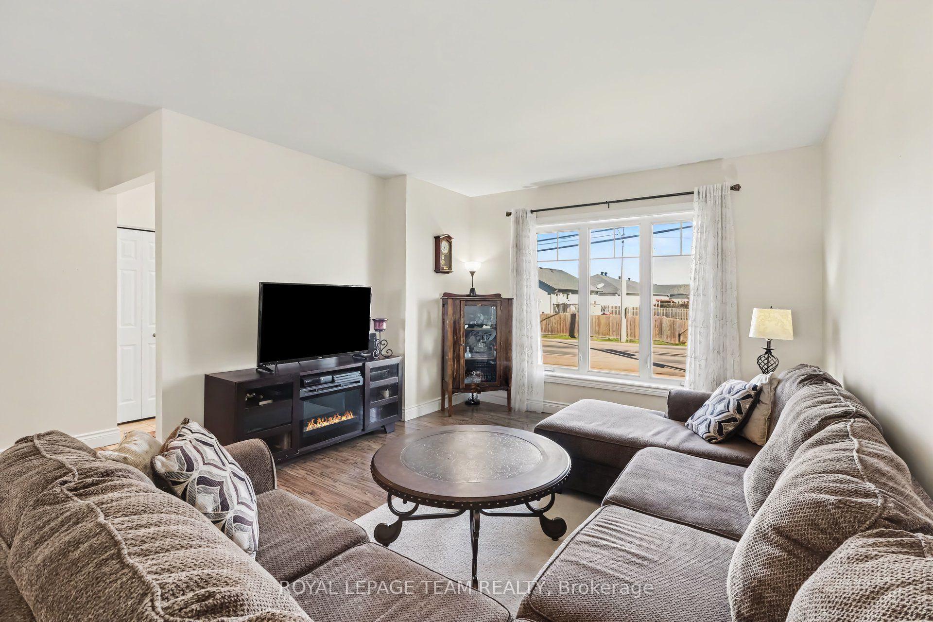 Photo 4 of 624 St Lawrence Street, North Dundas, Winchester — HOMEH