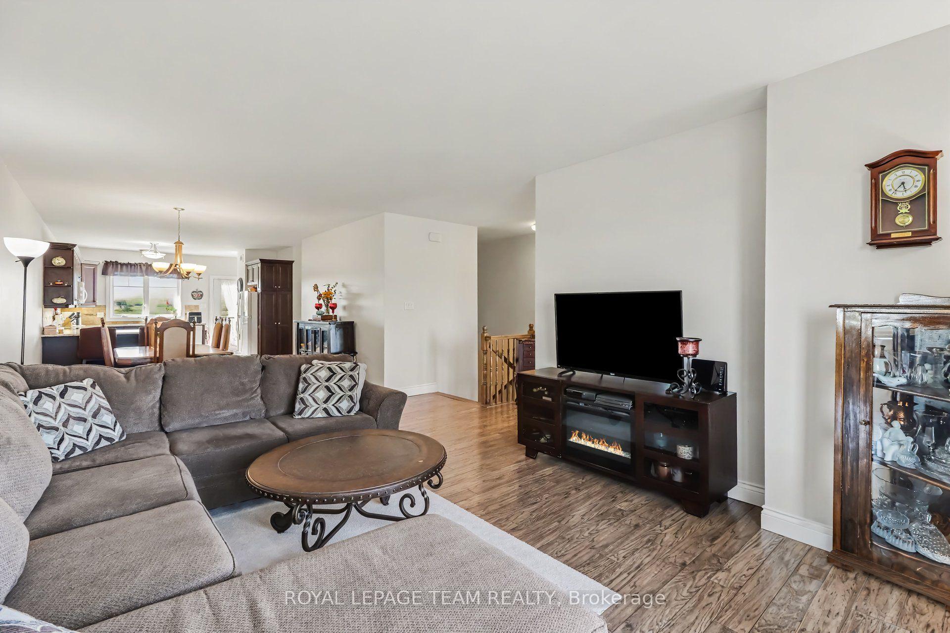 Photo 5 of 624 St Lawrence Street, North Dundas, Winchester — HOMEH